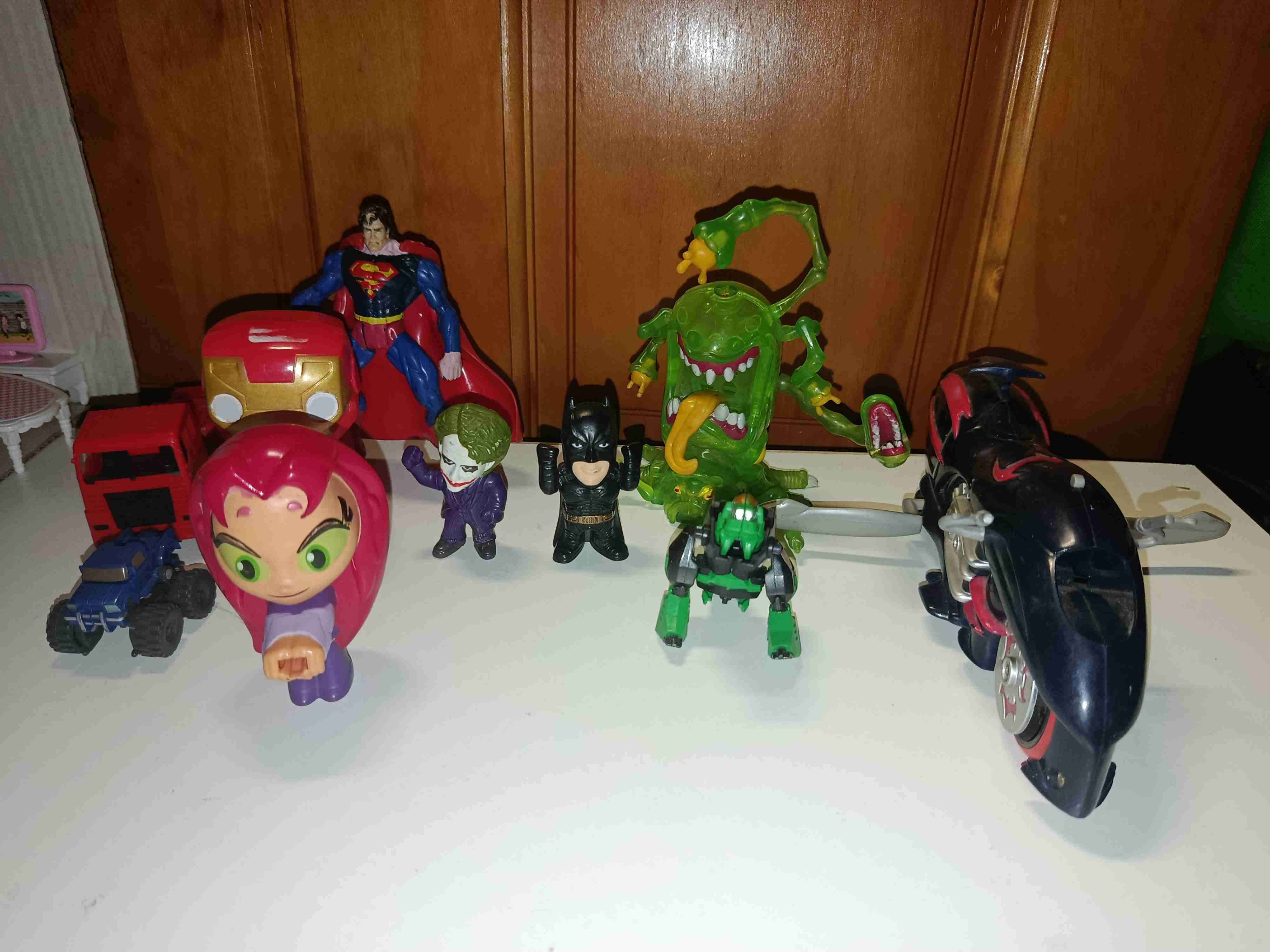 Juguetes de superhéroes varios - miniatura 2