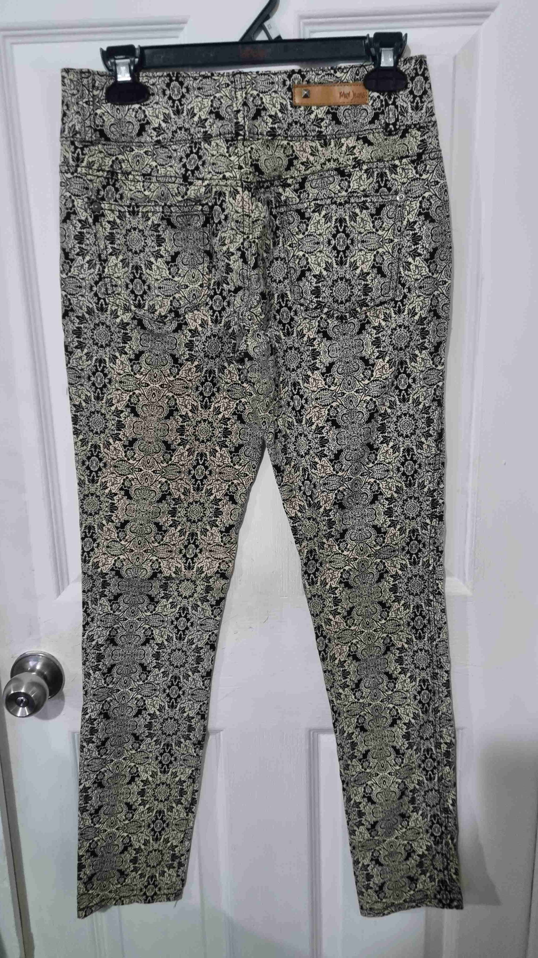 Pantalones estampados negros - miniatura 2