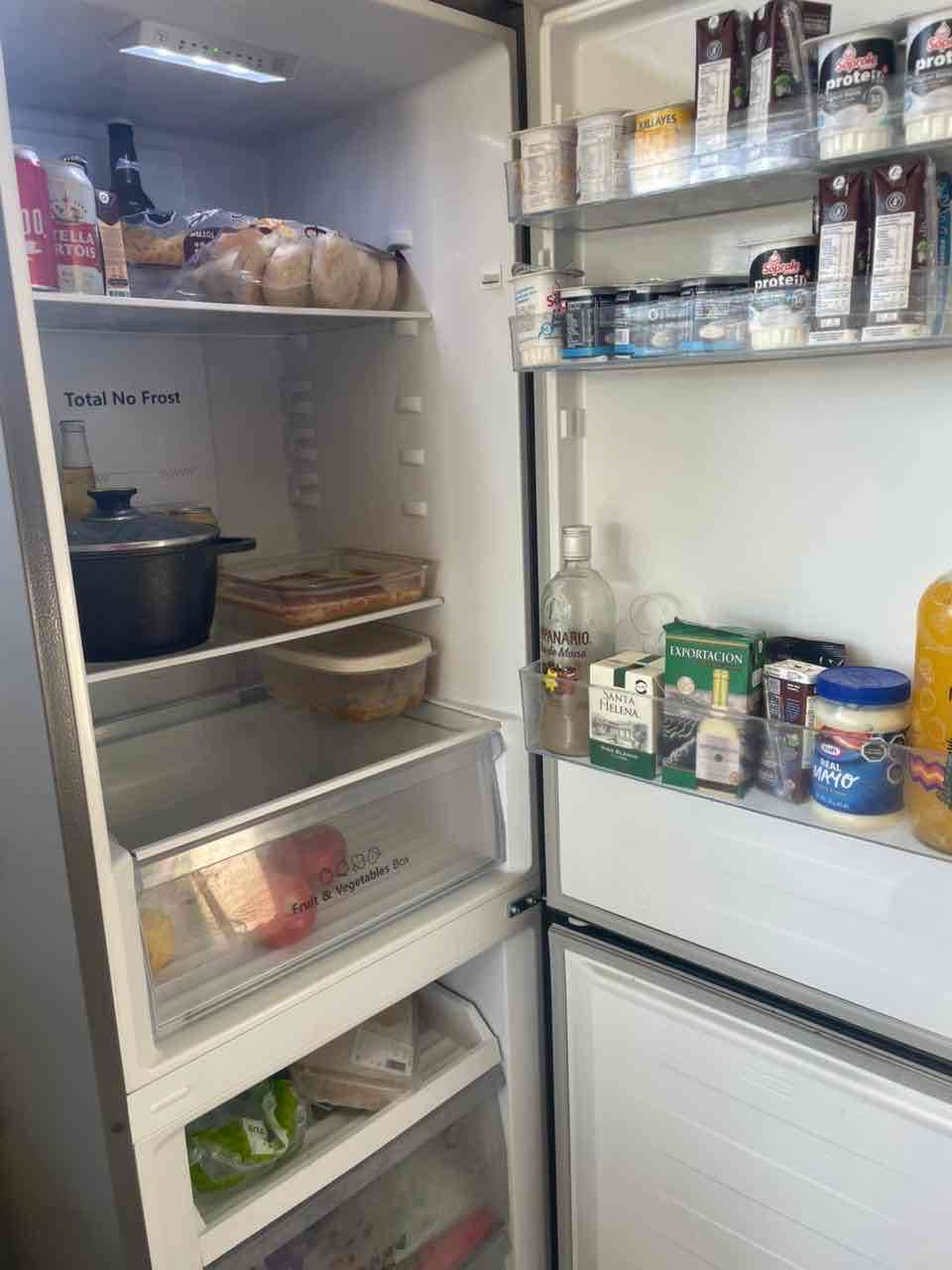 Refrigerador Hisense gris 160litros - miniatura 2