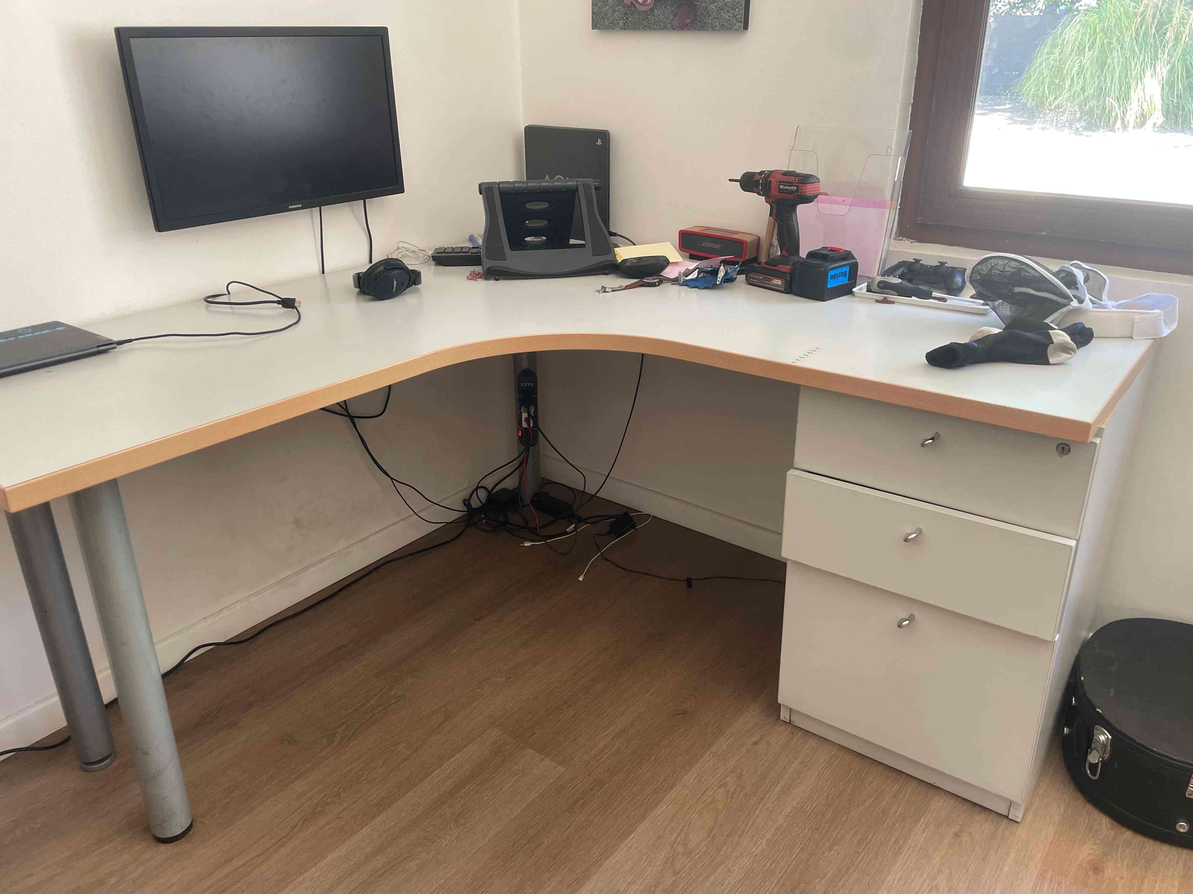 Escritorio esquinero con cajonera (x2)