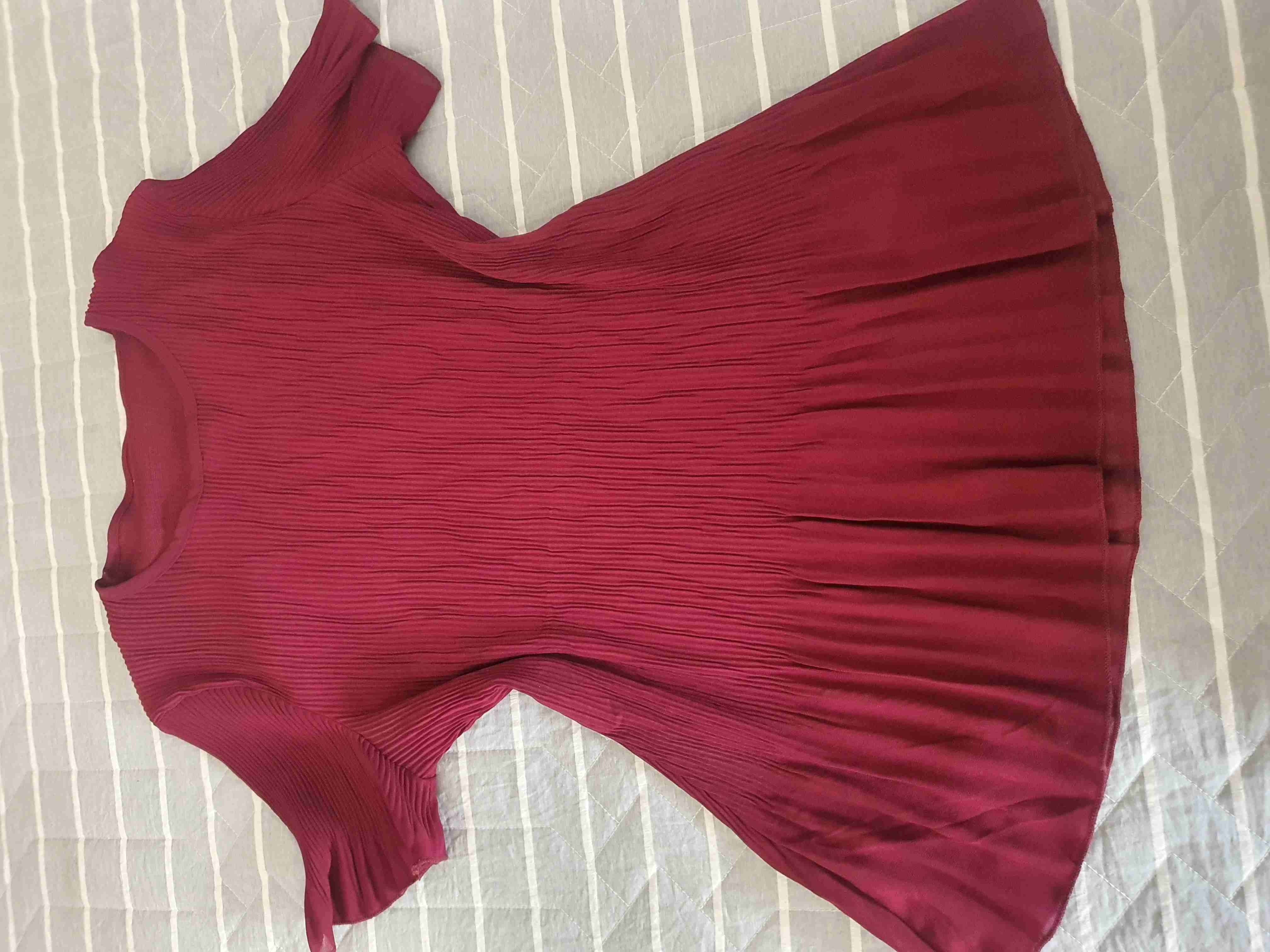 Polera burdeo plisada