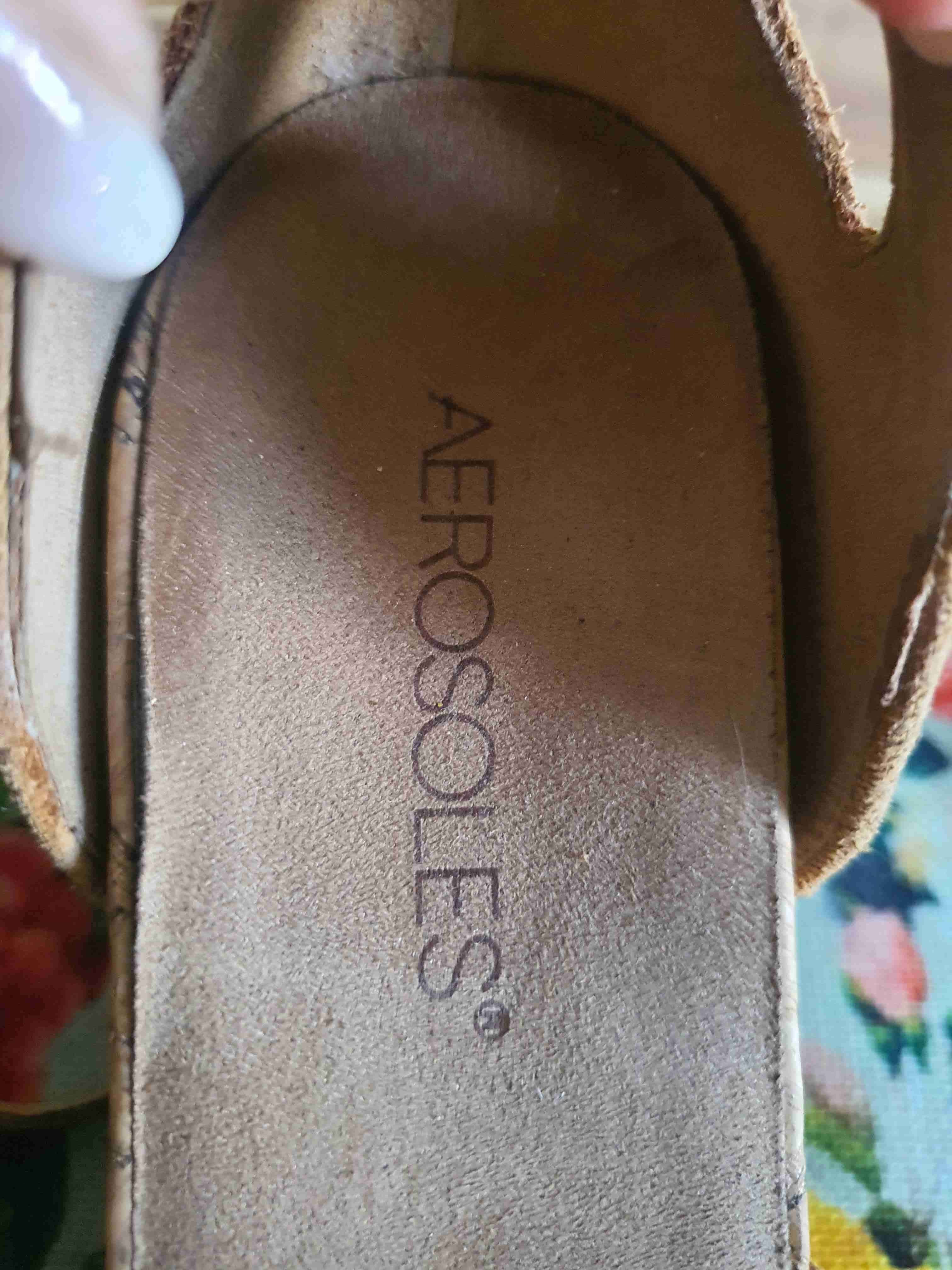 Sandalias camel de tacón bajo - miniatura 3