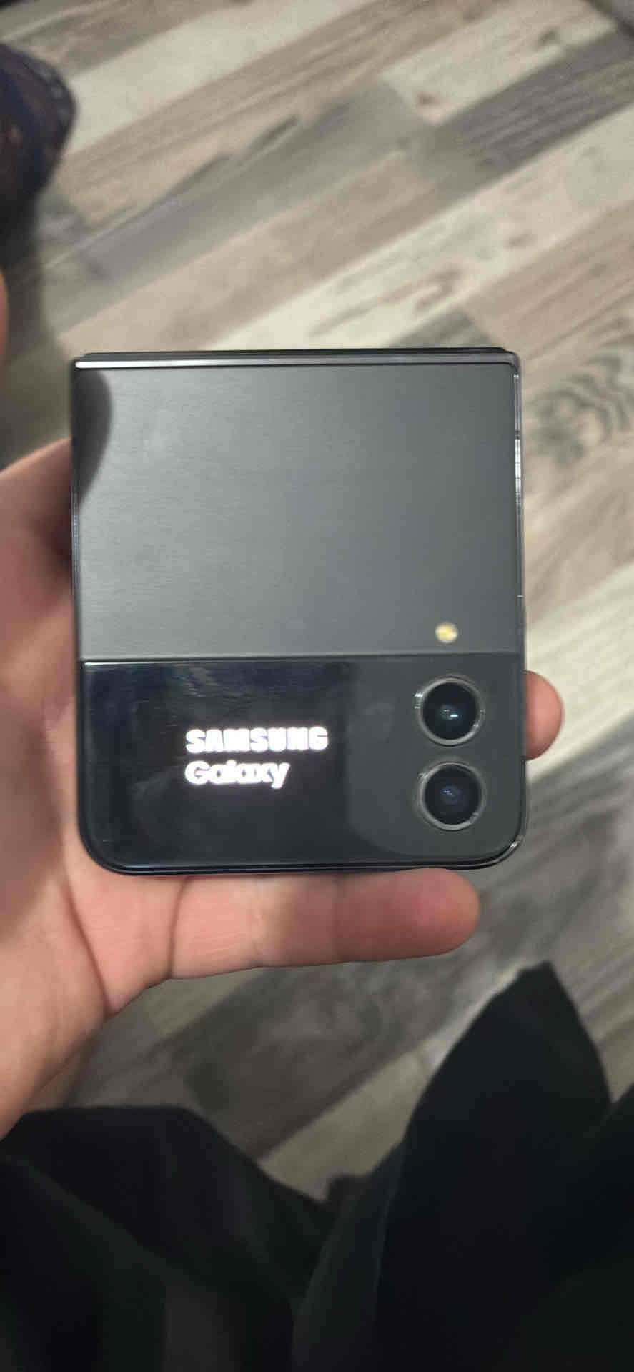 Zflip 3 para respuesto(pantalla principal mala) - miniatura 2