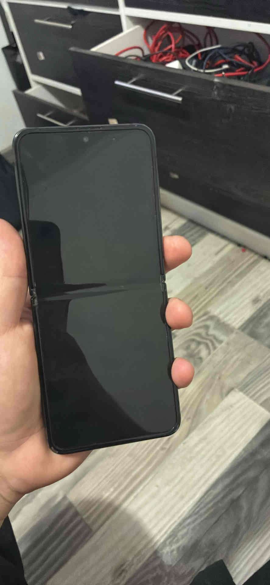 Zflip 3 para respuesto(pantalla principal mala) - miniatura 3