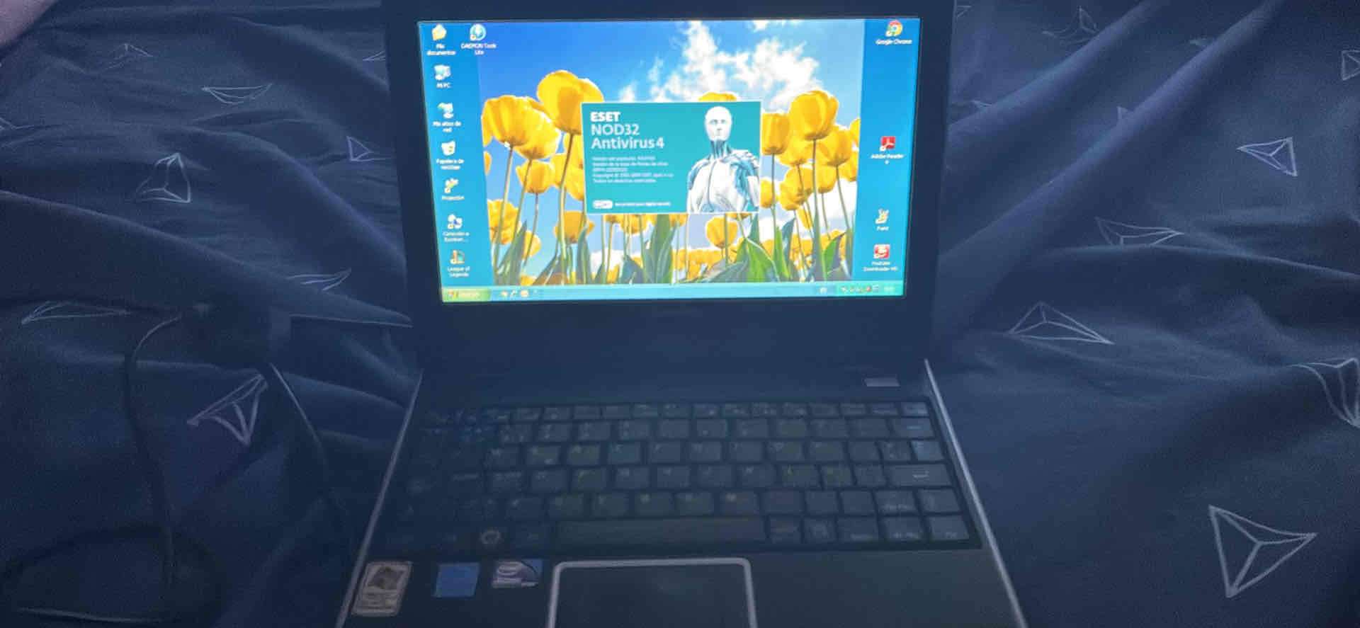 Laptop Toshiba con Windows XP - miniatura 3