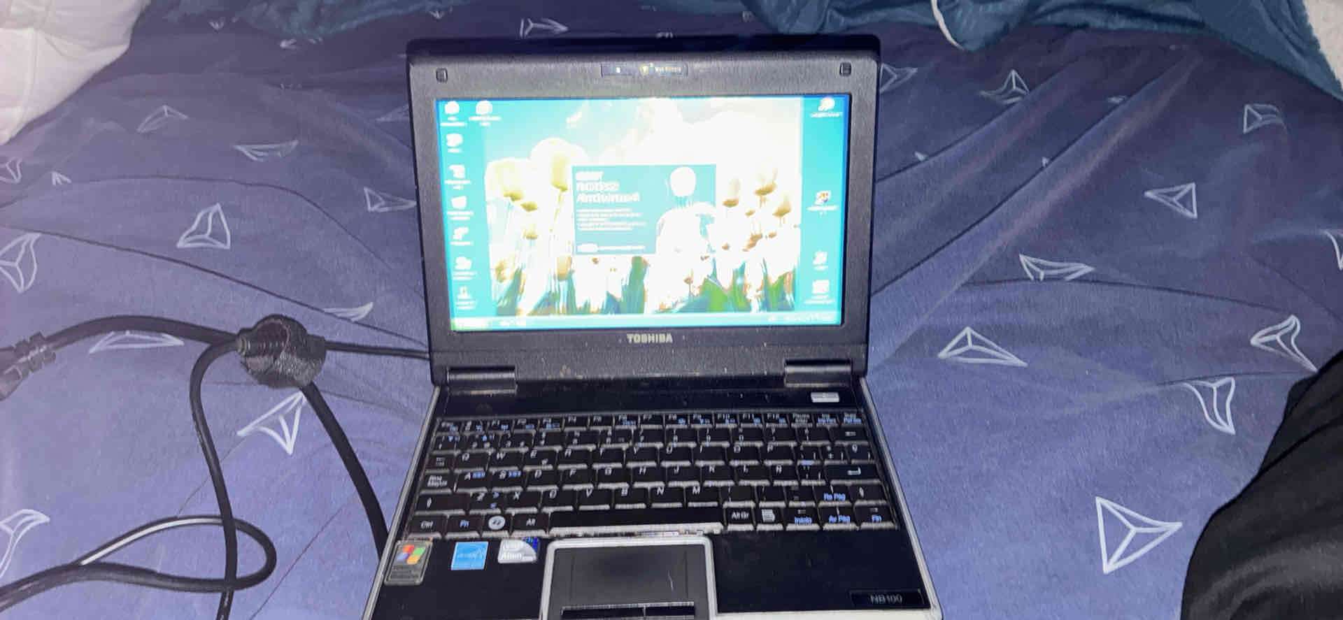 Laptop Toshiba con Windows XP - miniatura 4