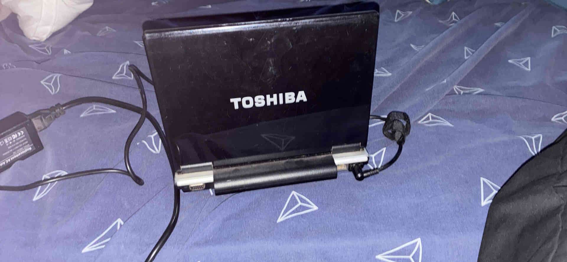 Laptop Toshiba con Windows XP - miniatura 5