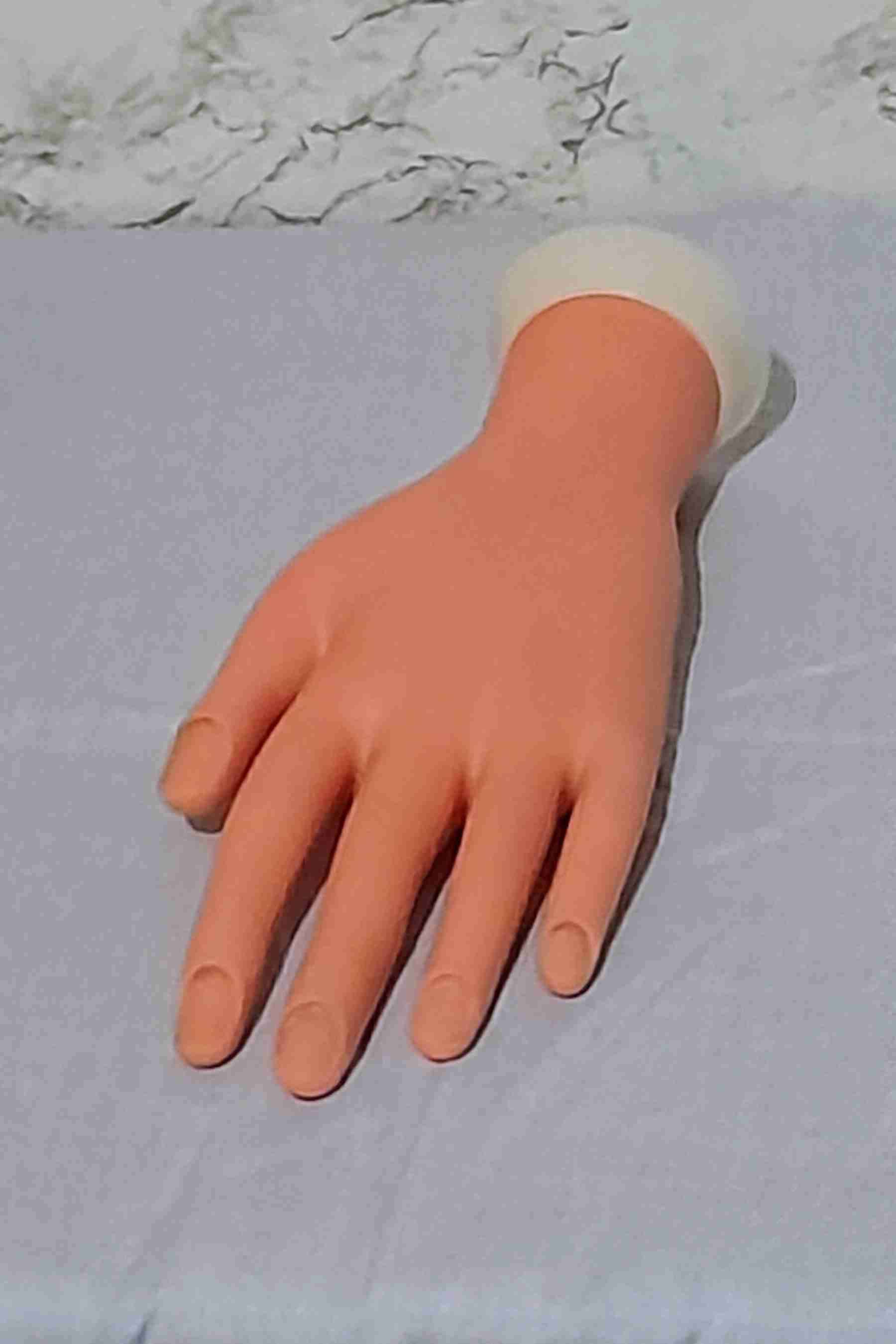 Mano De Goma Para Practicar Manicure - miniatura 2