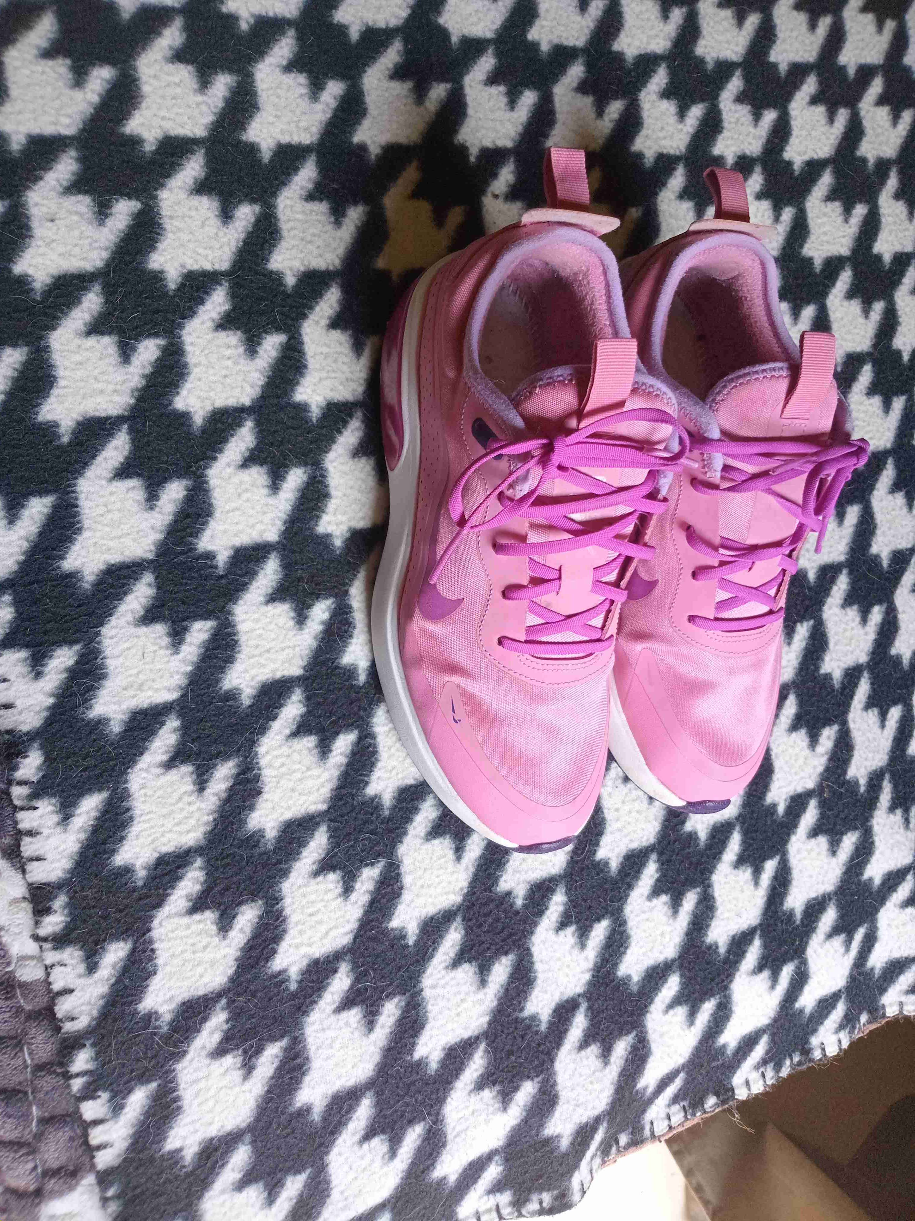 Zapatillas deportivas rosas nike originales - miniatura 2