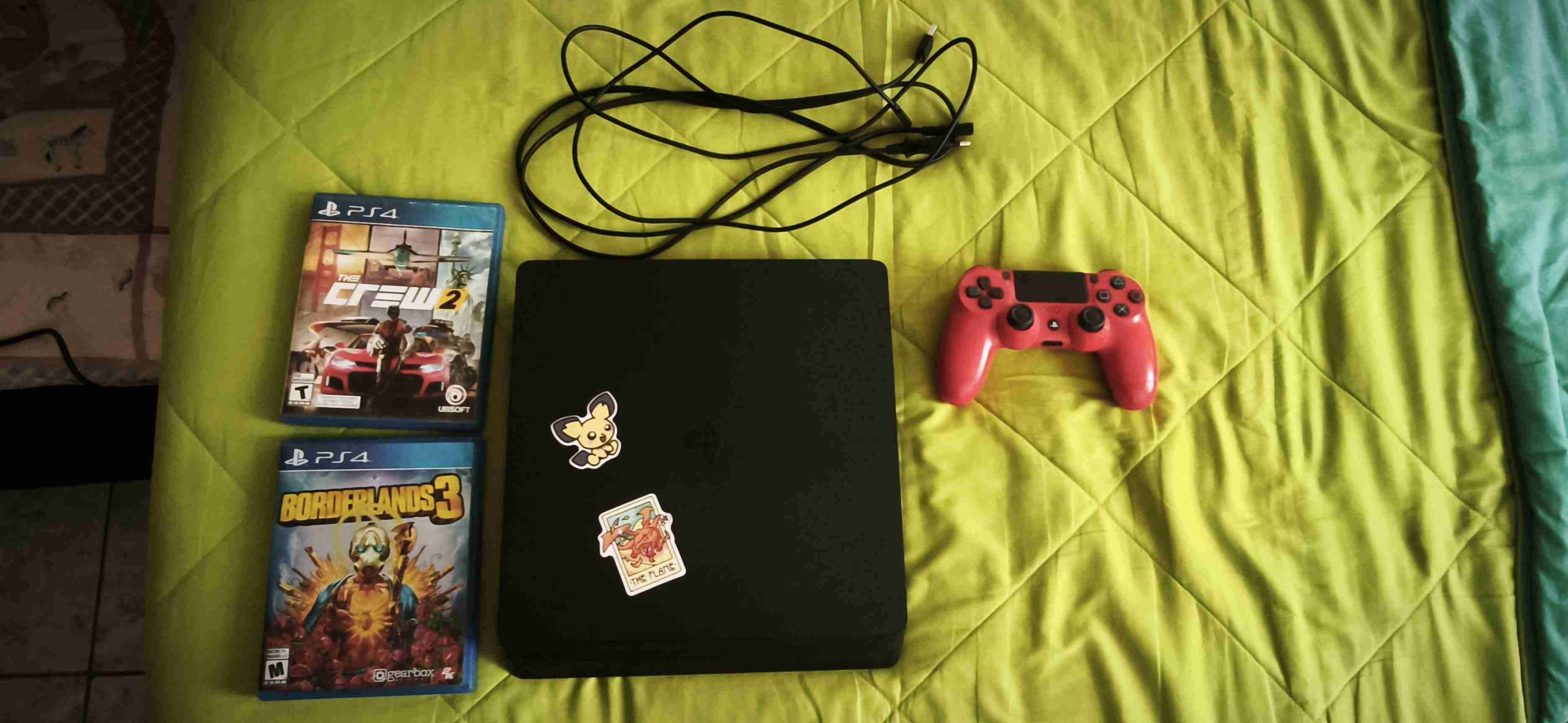 Consola PS4 con juegos y control