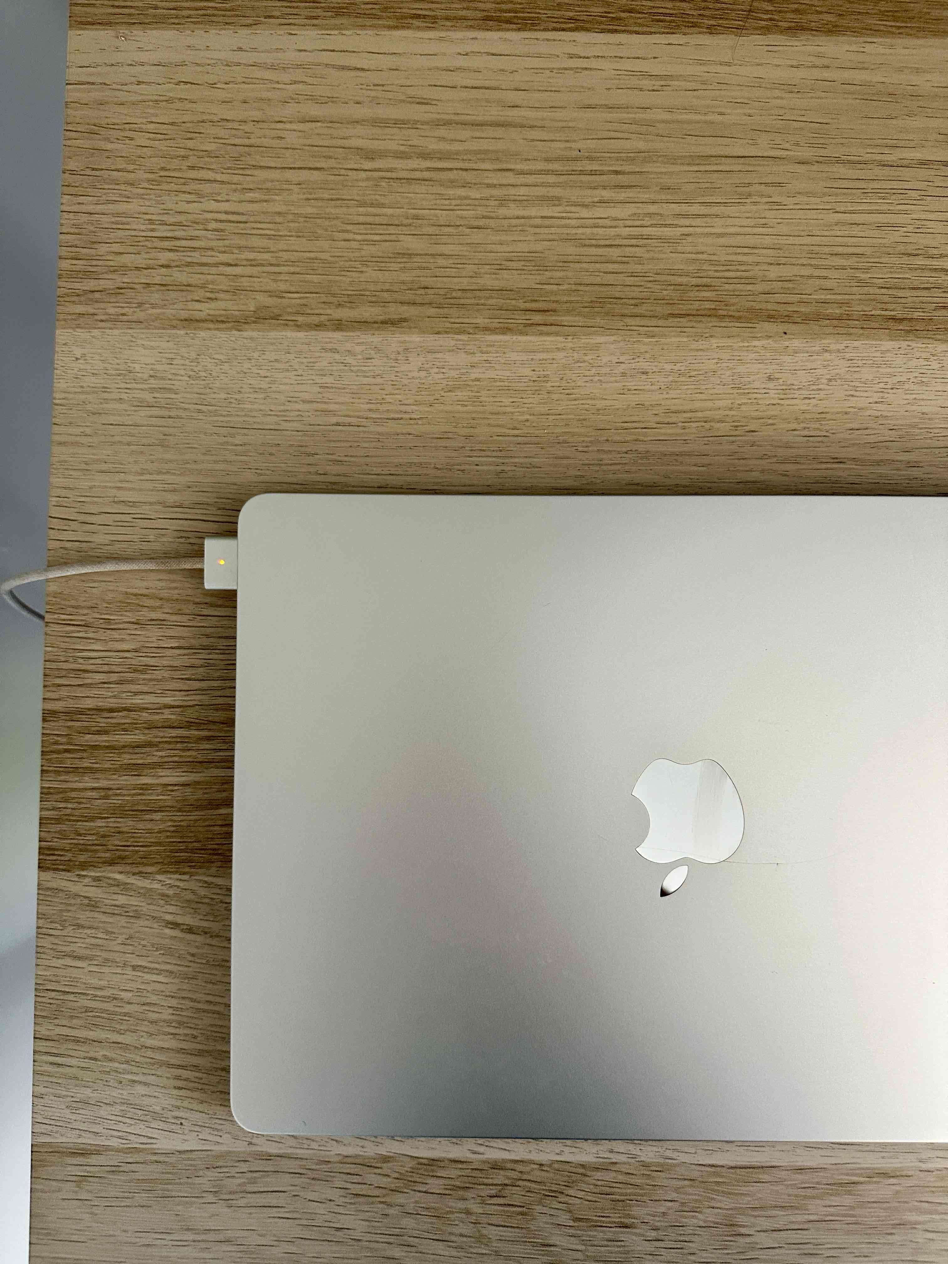 MacBook Air M2 13.6” 8GB 256GB - miniatura 2