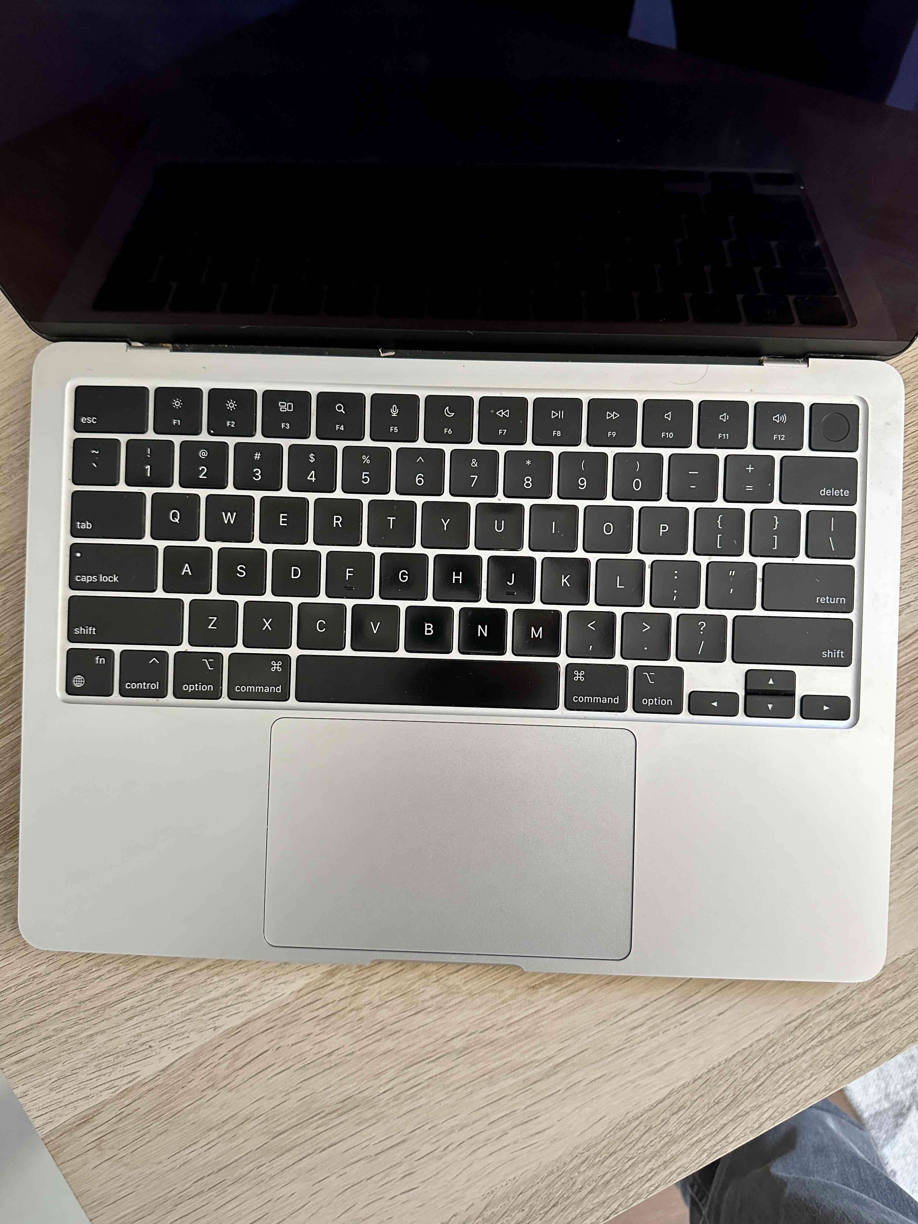 MacBook Air M2 13.6” 8GB 256GB - miniatura 3