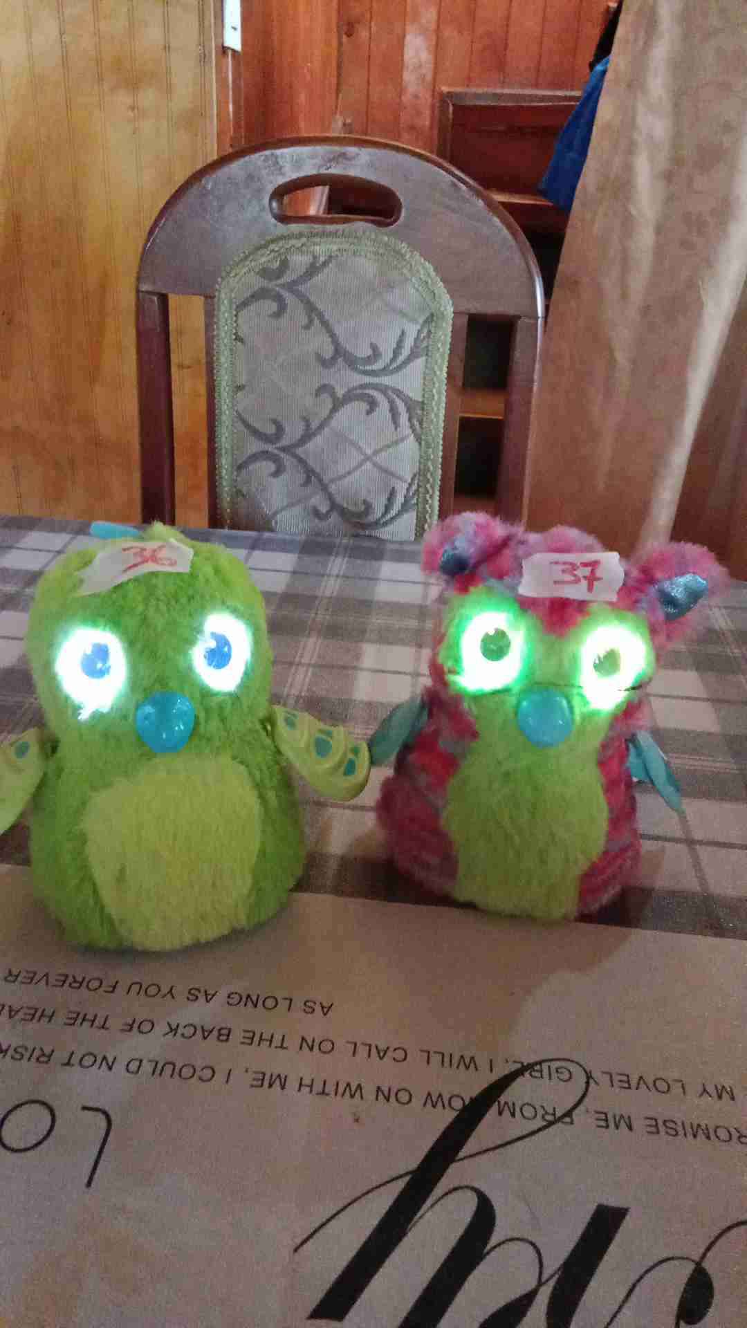 Tierna llama de peluche morada - miniatura 4