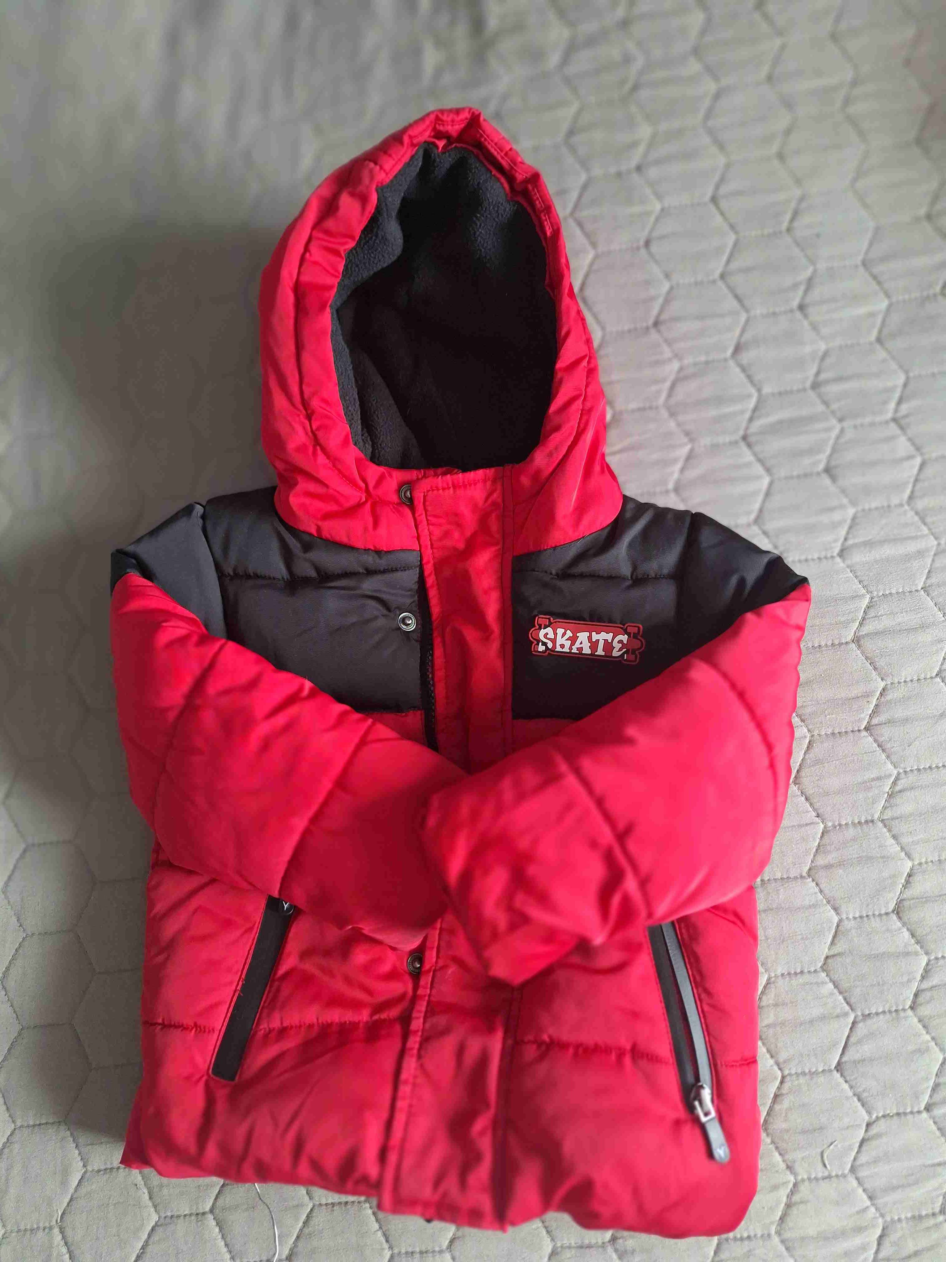 Chaqueta infantil roja y negra