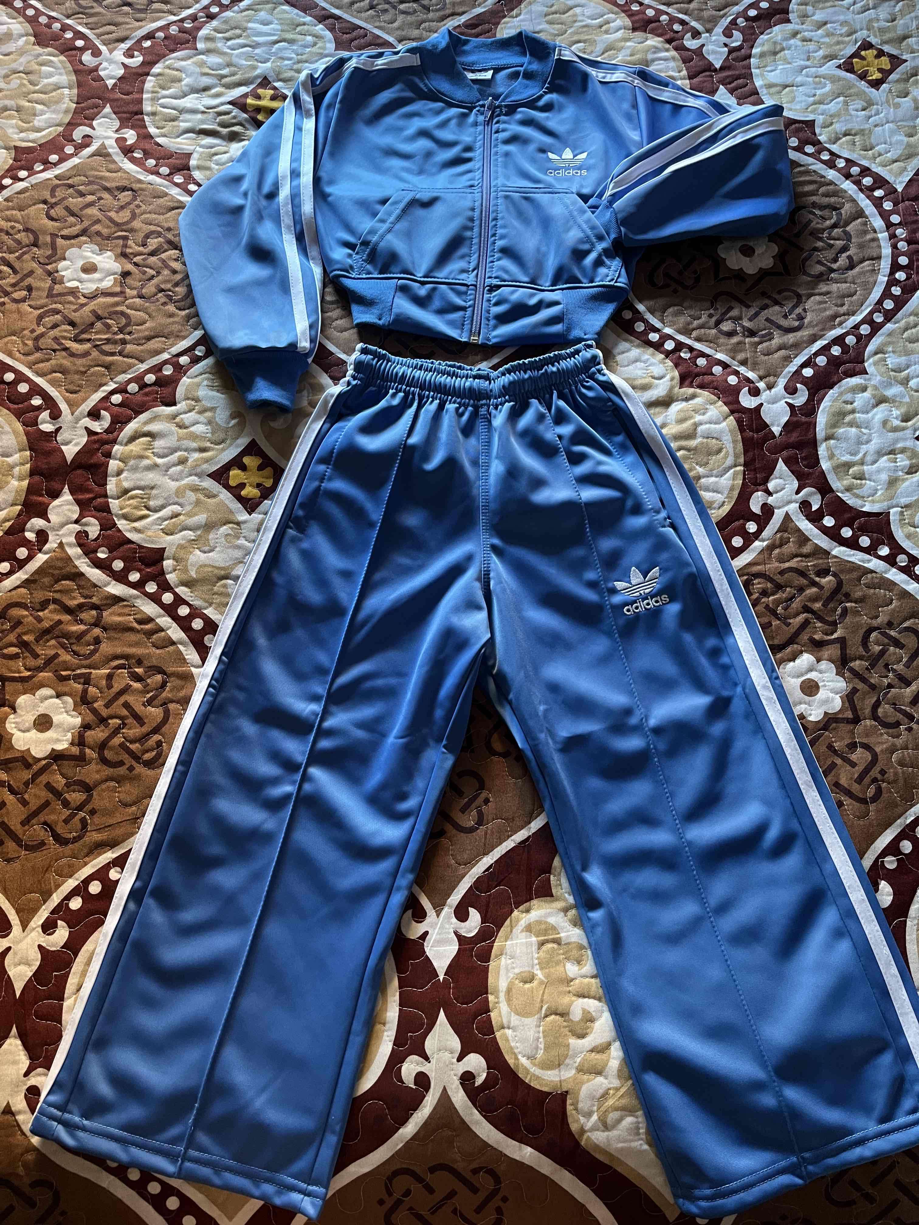 Conjunto deportivo celeste Adidas