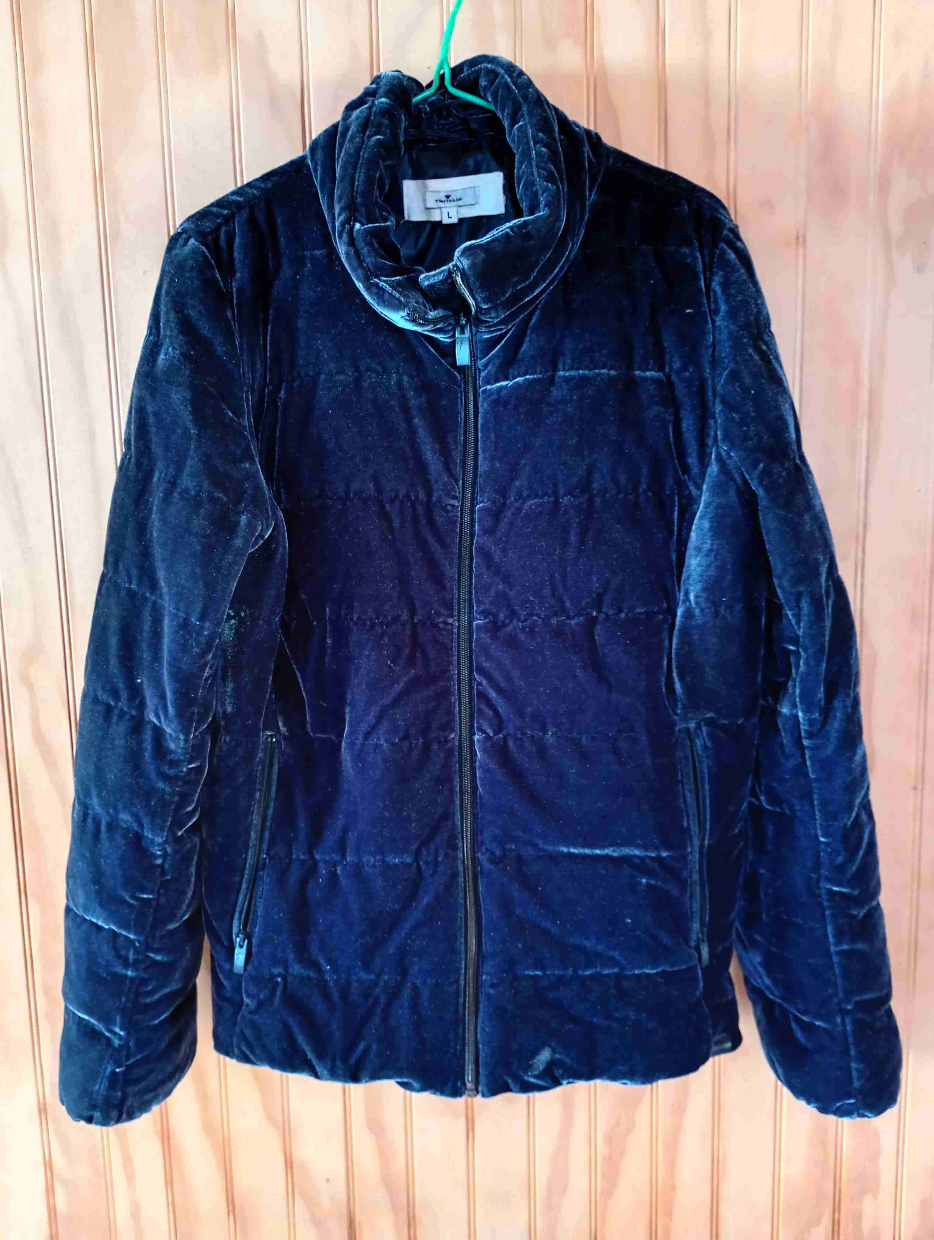 Chaqueta aterciopelada azul sin ningún detalle