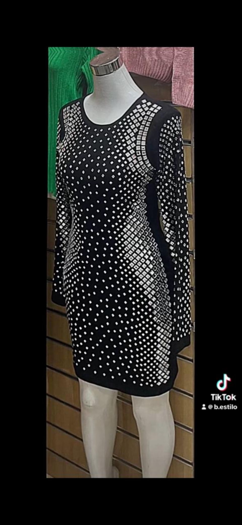 Vestido negro con detalles brillantes