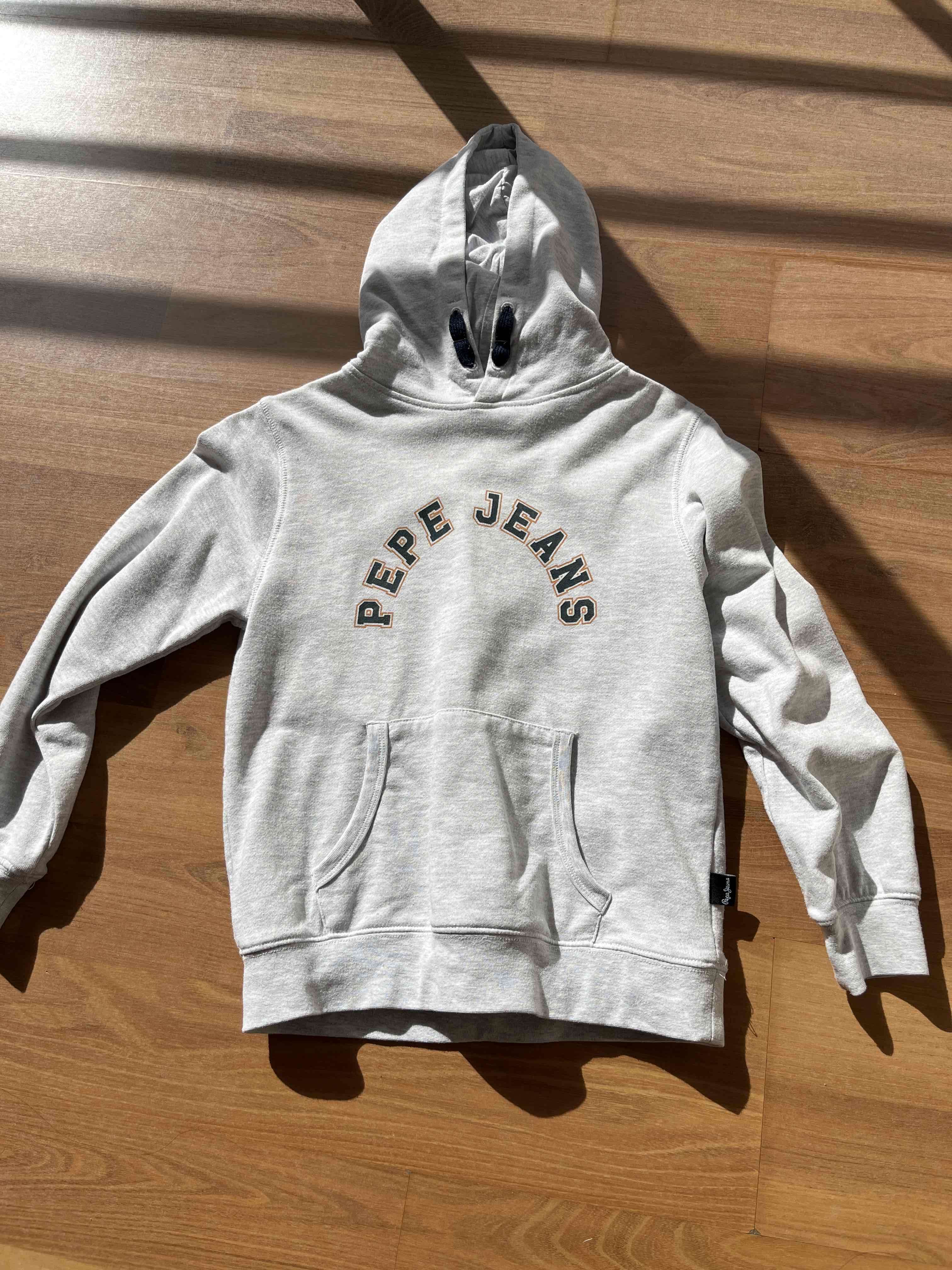 Polerón Pepe Jeans gris con capucha