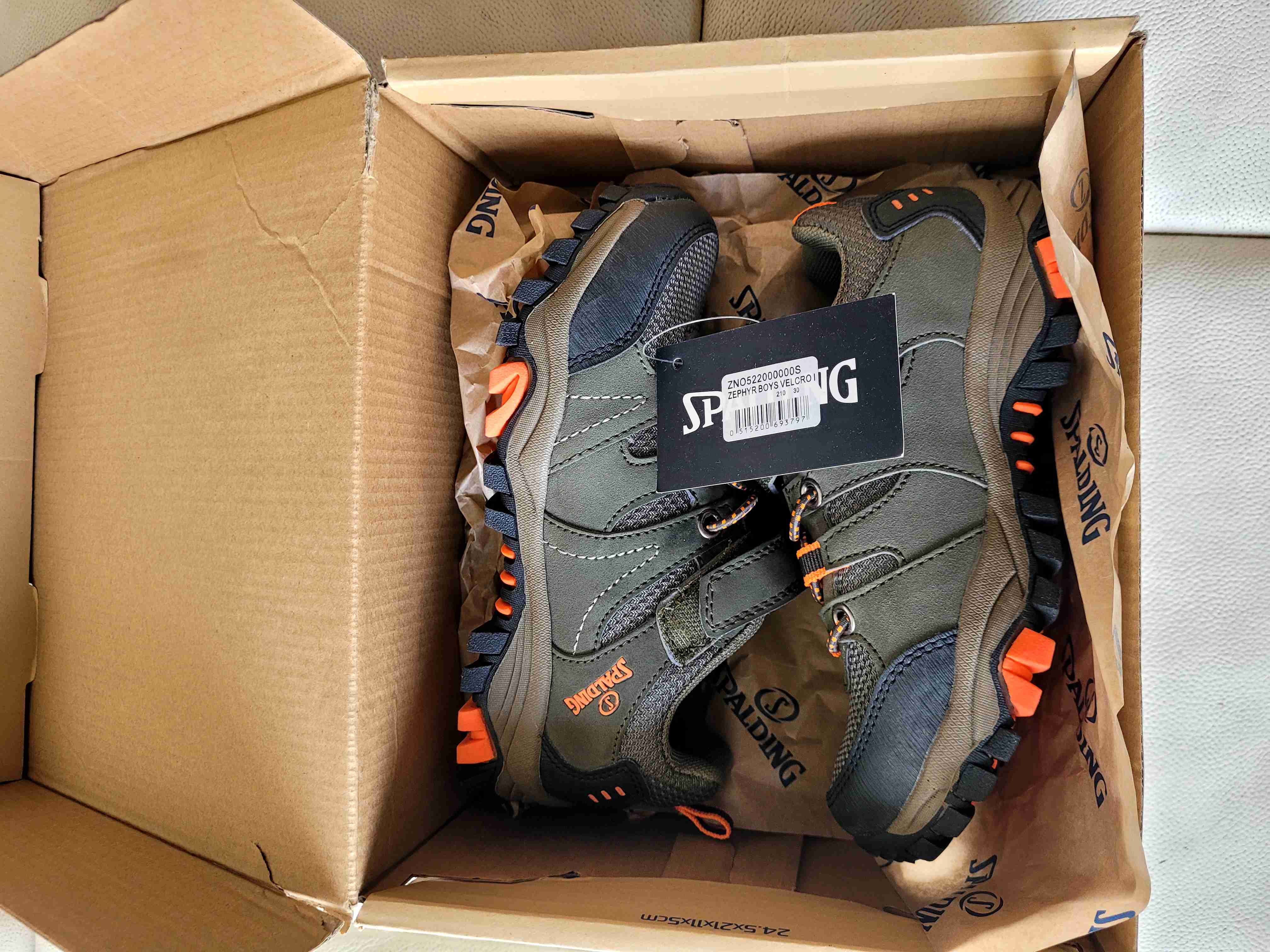 Zapatillas outdoor para niños Spalding. Numero 30. - miniatura 3