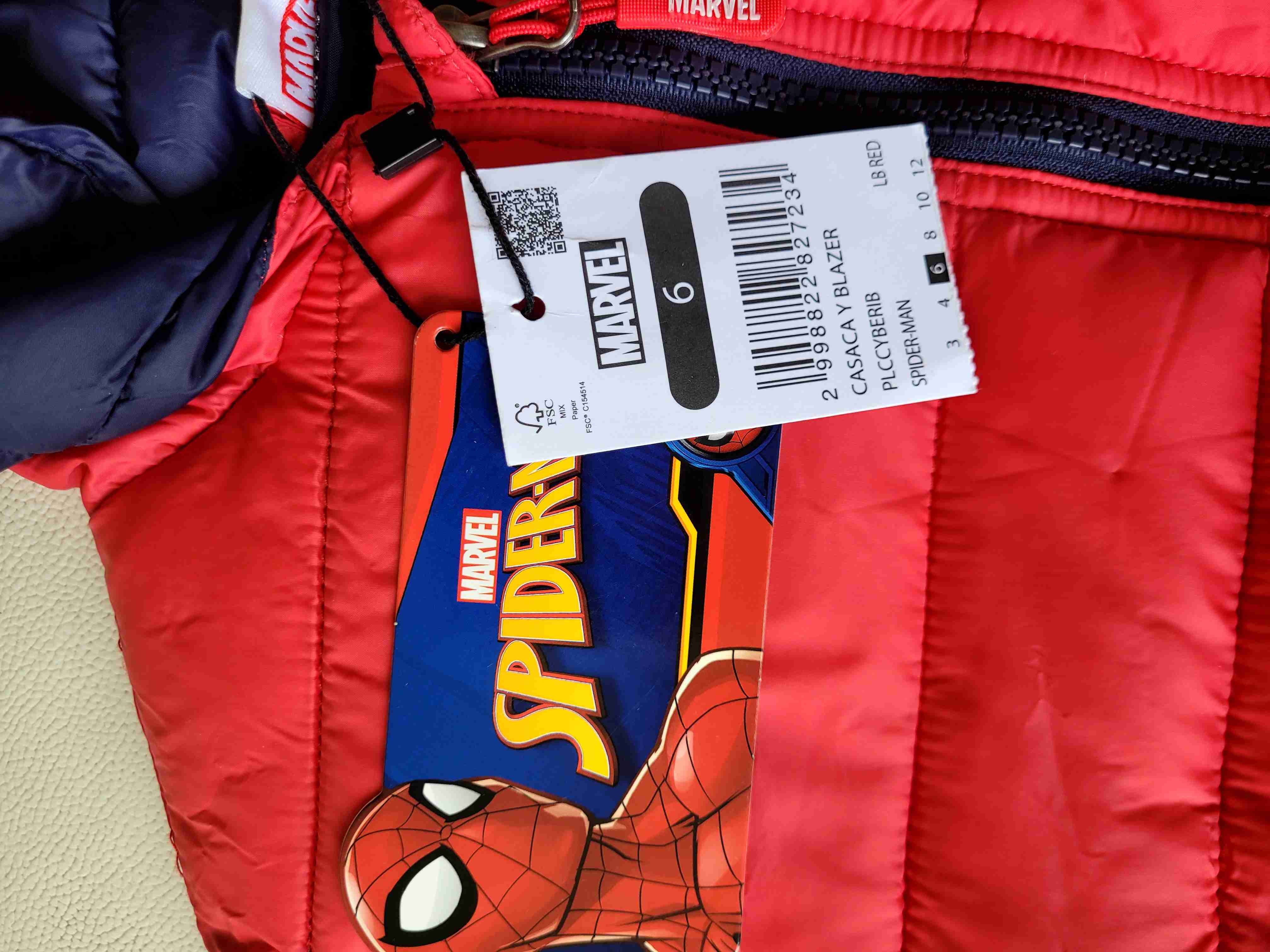 Parka roja de niños Spiderman. Talla 6. - miniatura 3