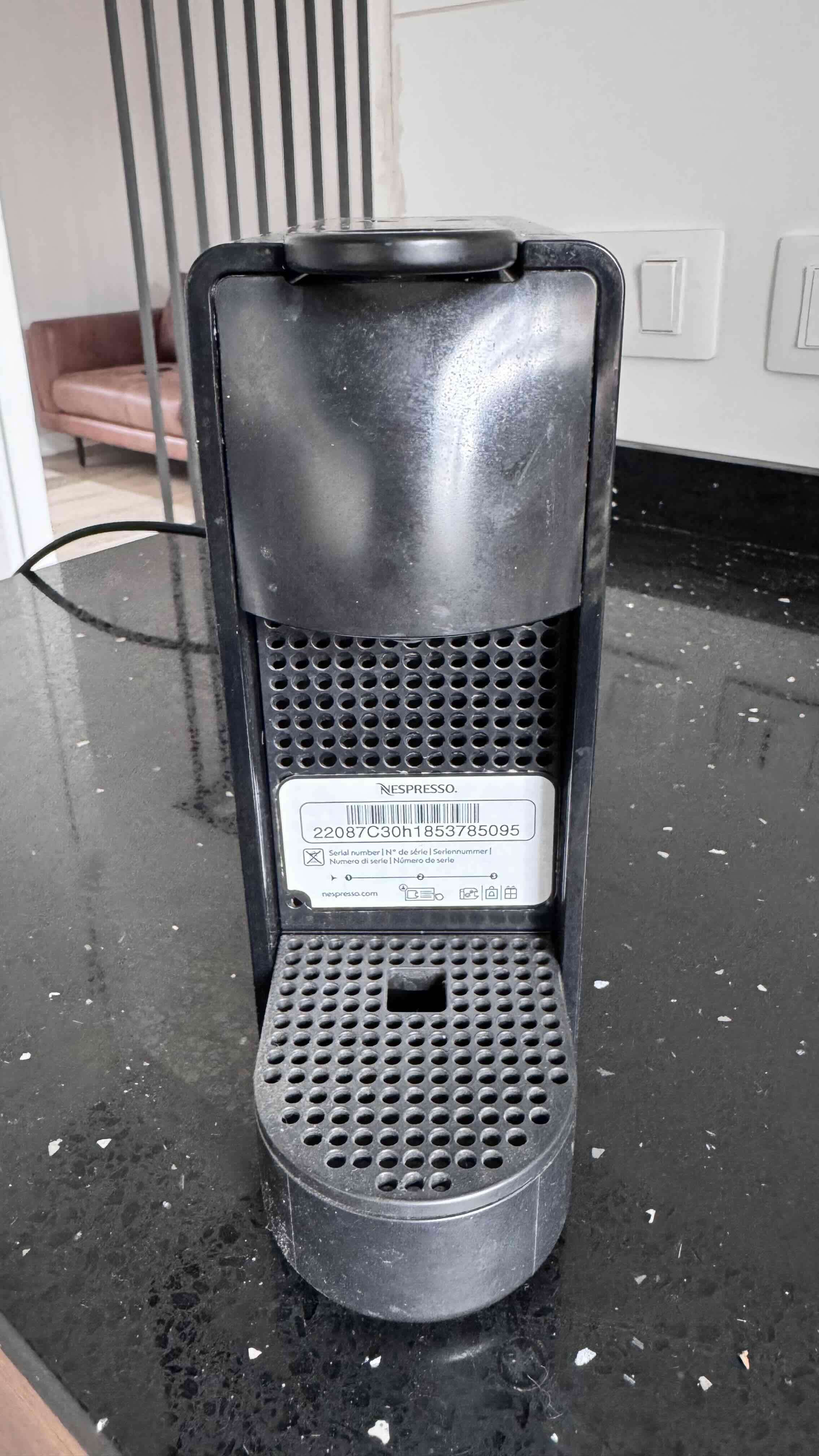 Cafetera Nespresso Essenza Mini - miniatura 4