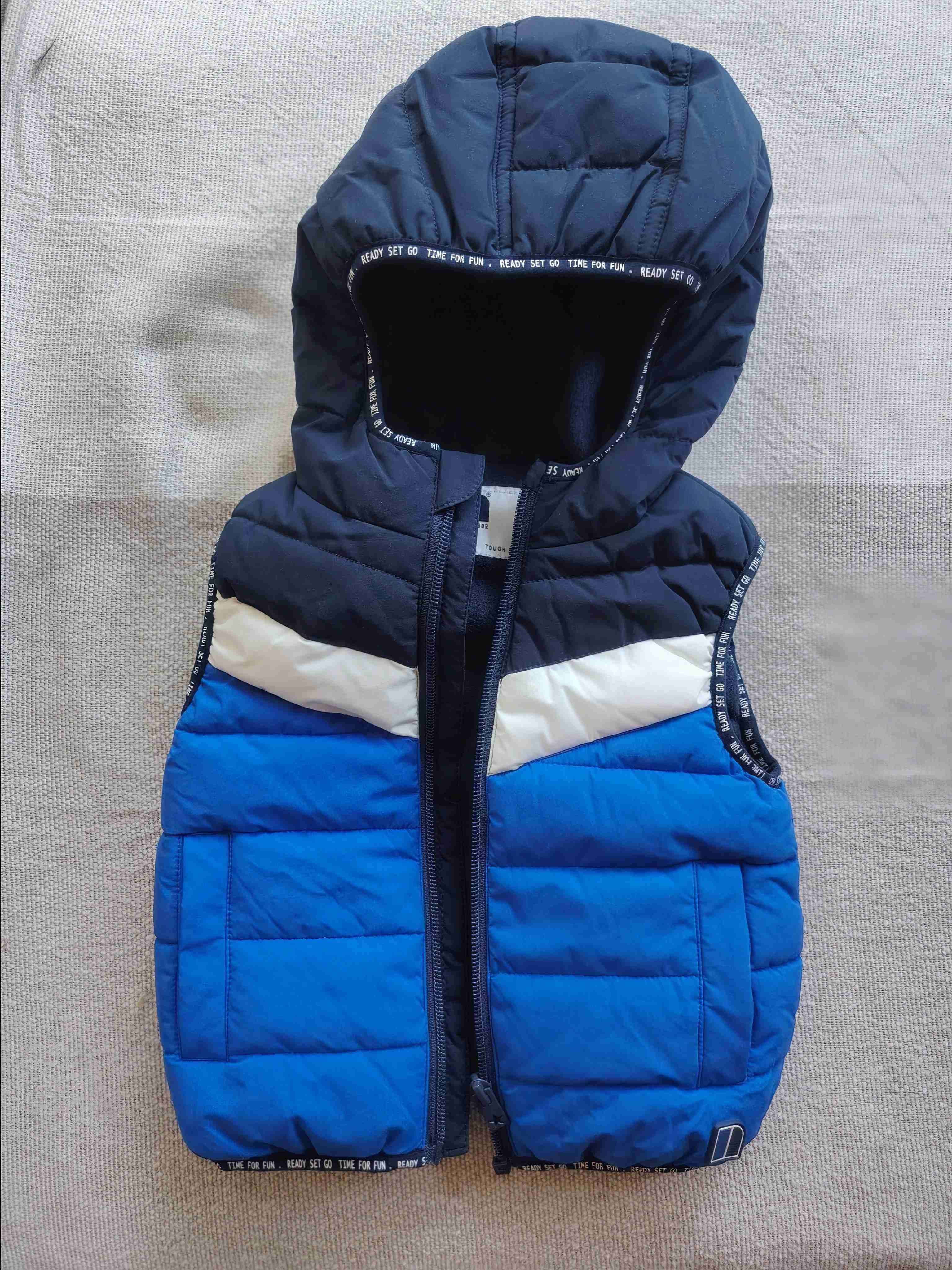 Chaleco infantil azul con capucha