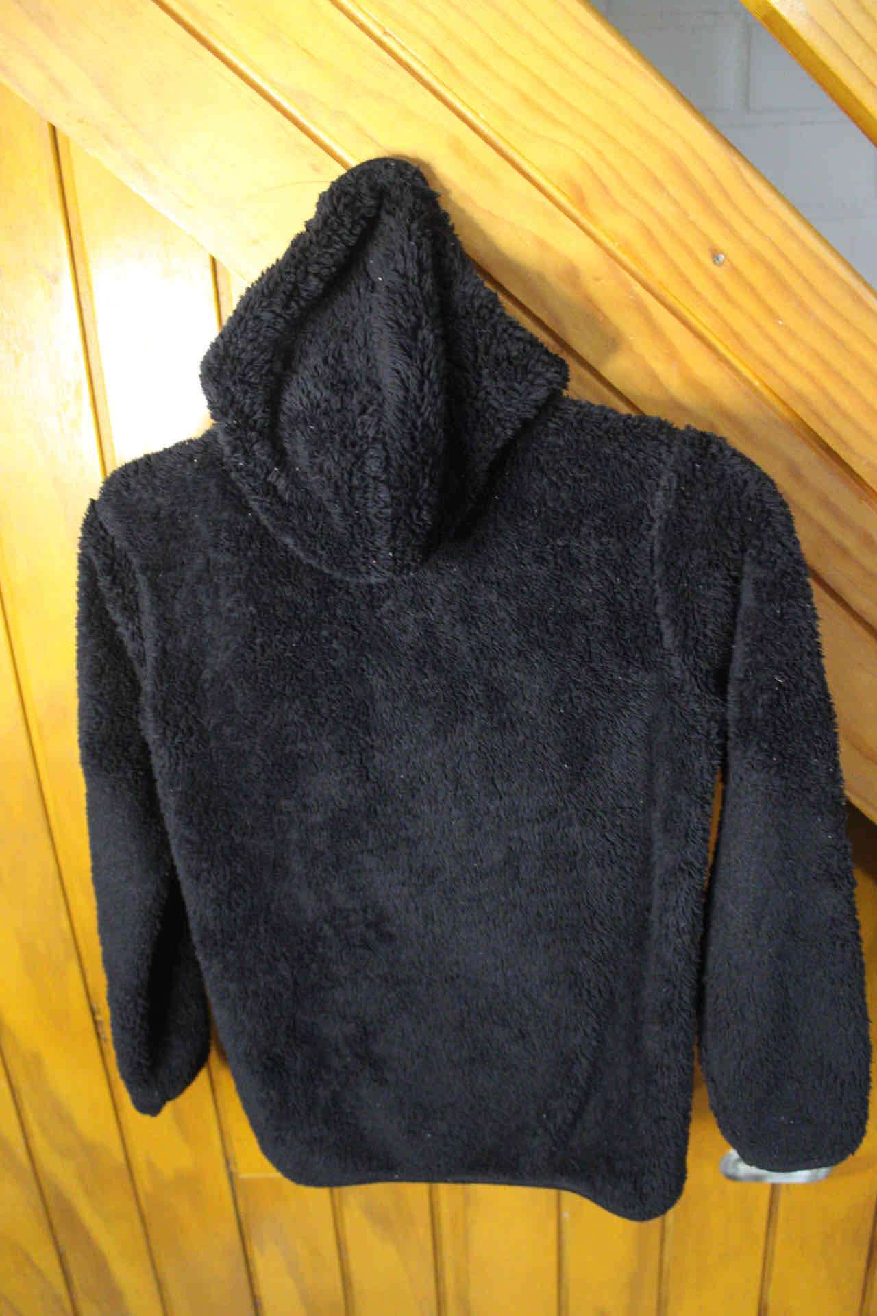 Polerón negro con capucha - miniatura 2