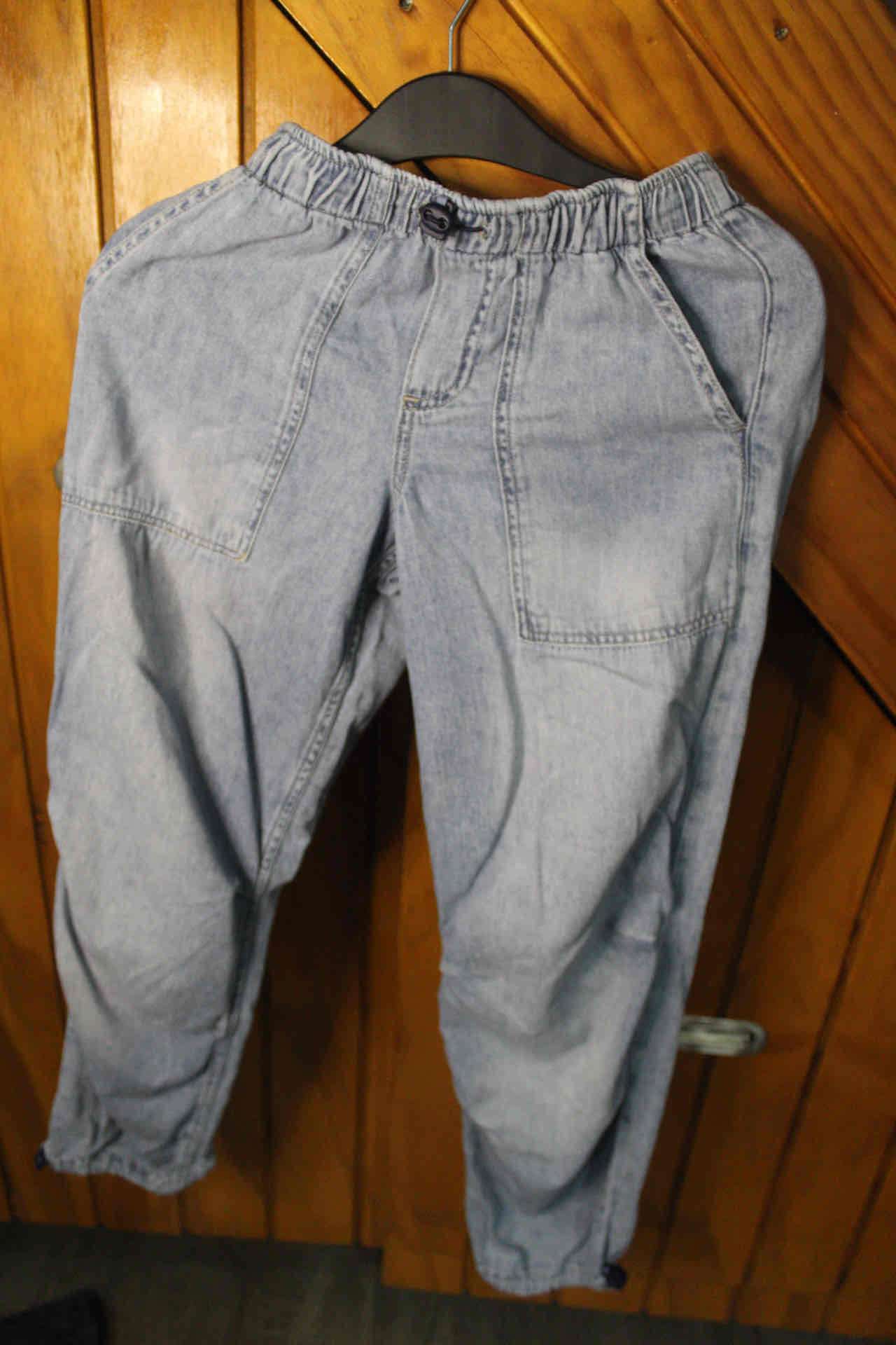 Pantalones cargo de mezclilla