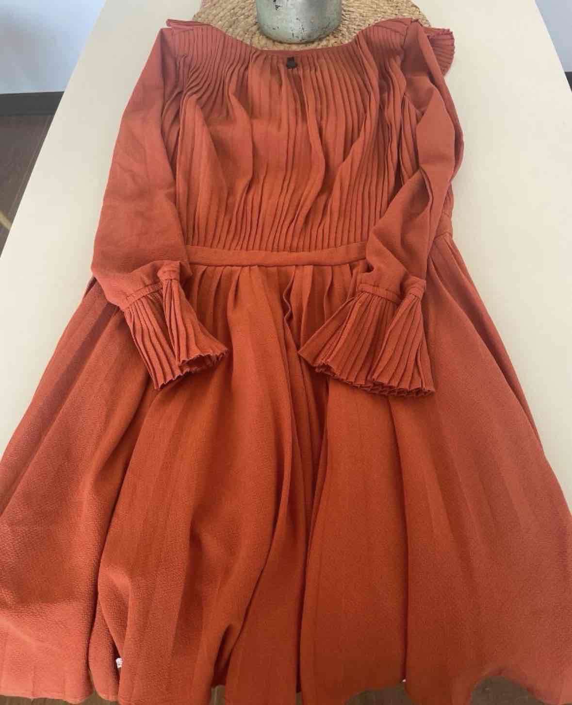 Vestido plisado naranja