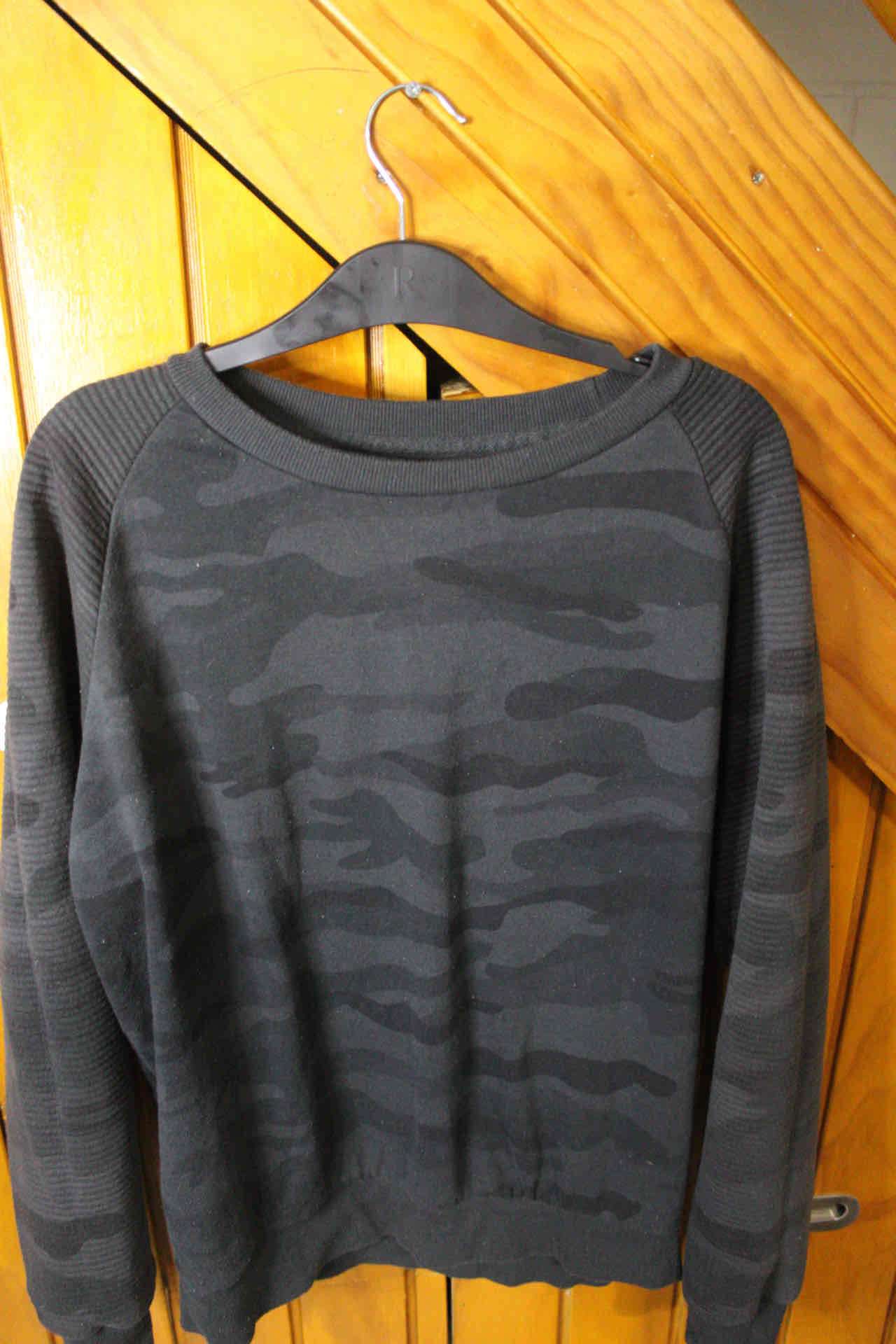 Suéter negro camuflado - miniatura 2