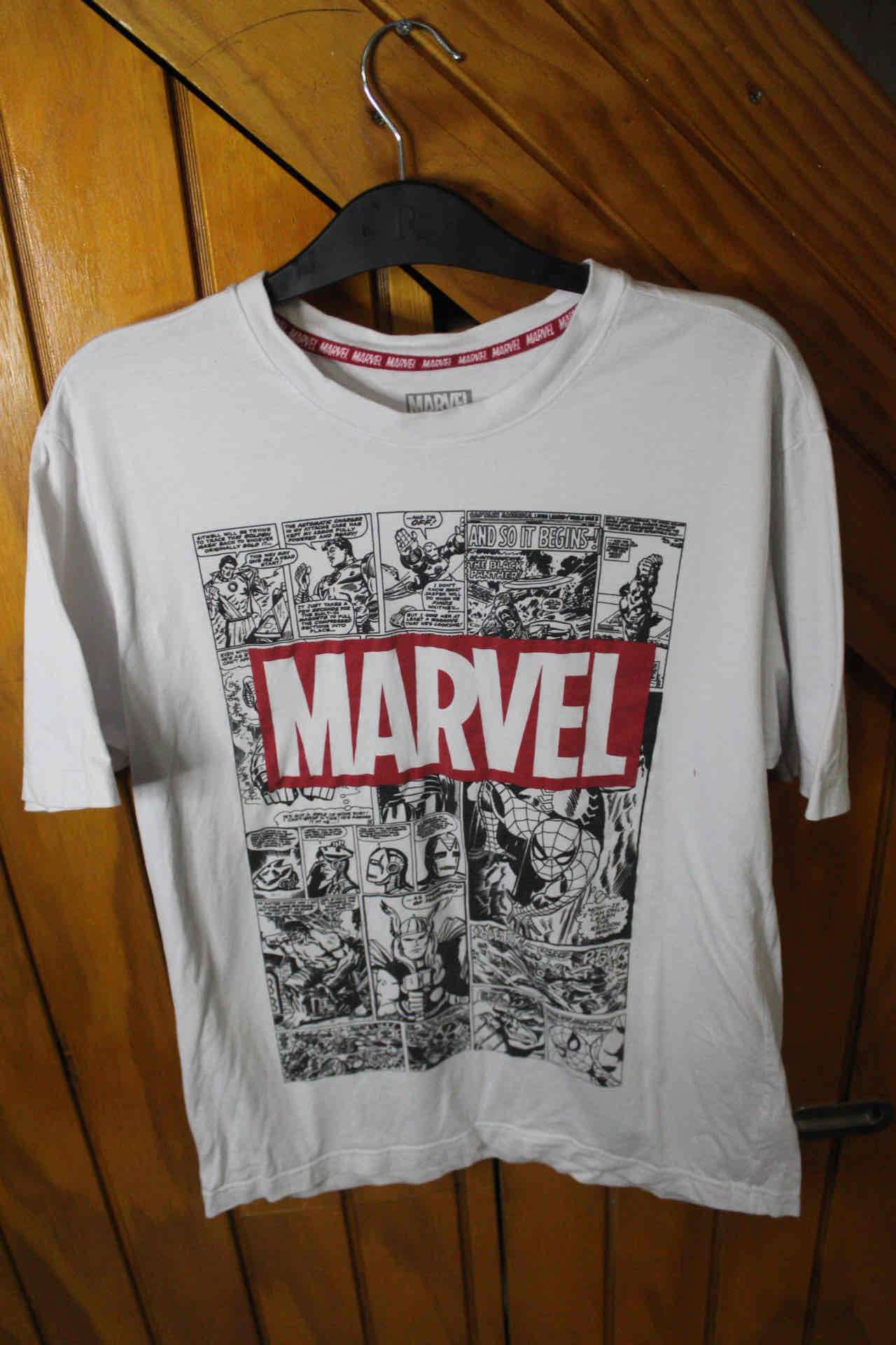 Polera Marvel estampada blanca
