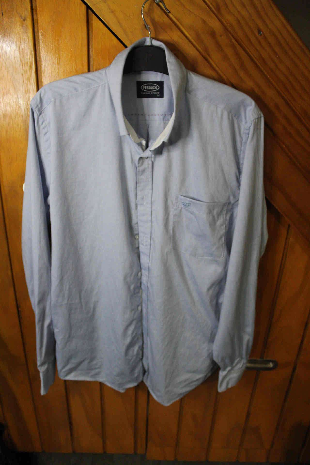 Camisa celeste de hombre