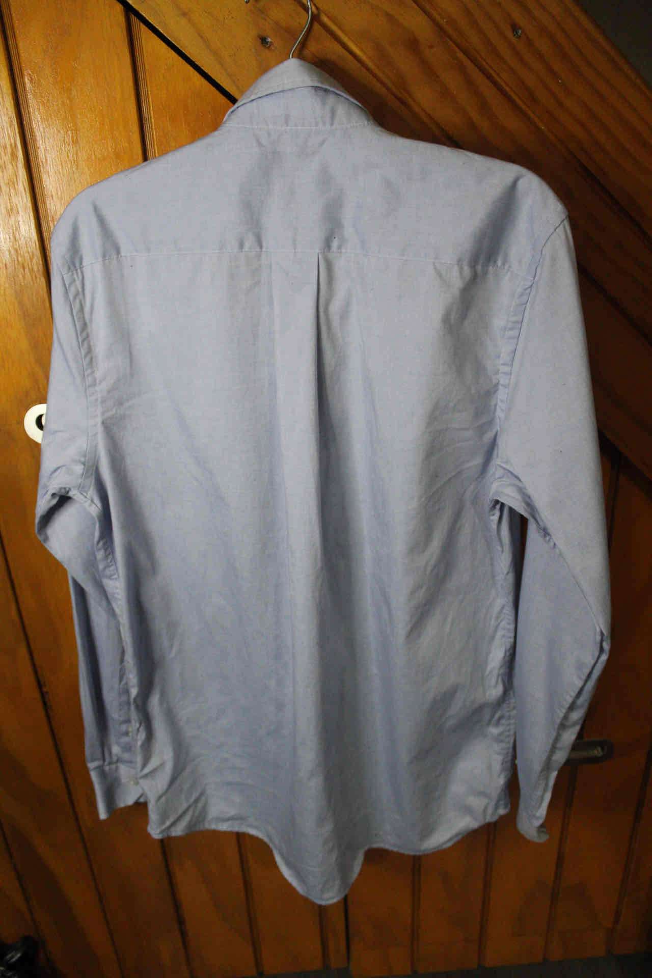 Camisa celeste de hombre - miniatura 2