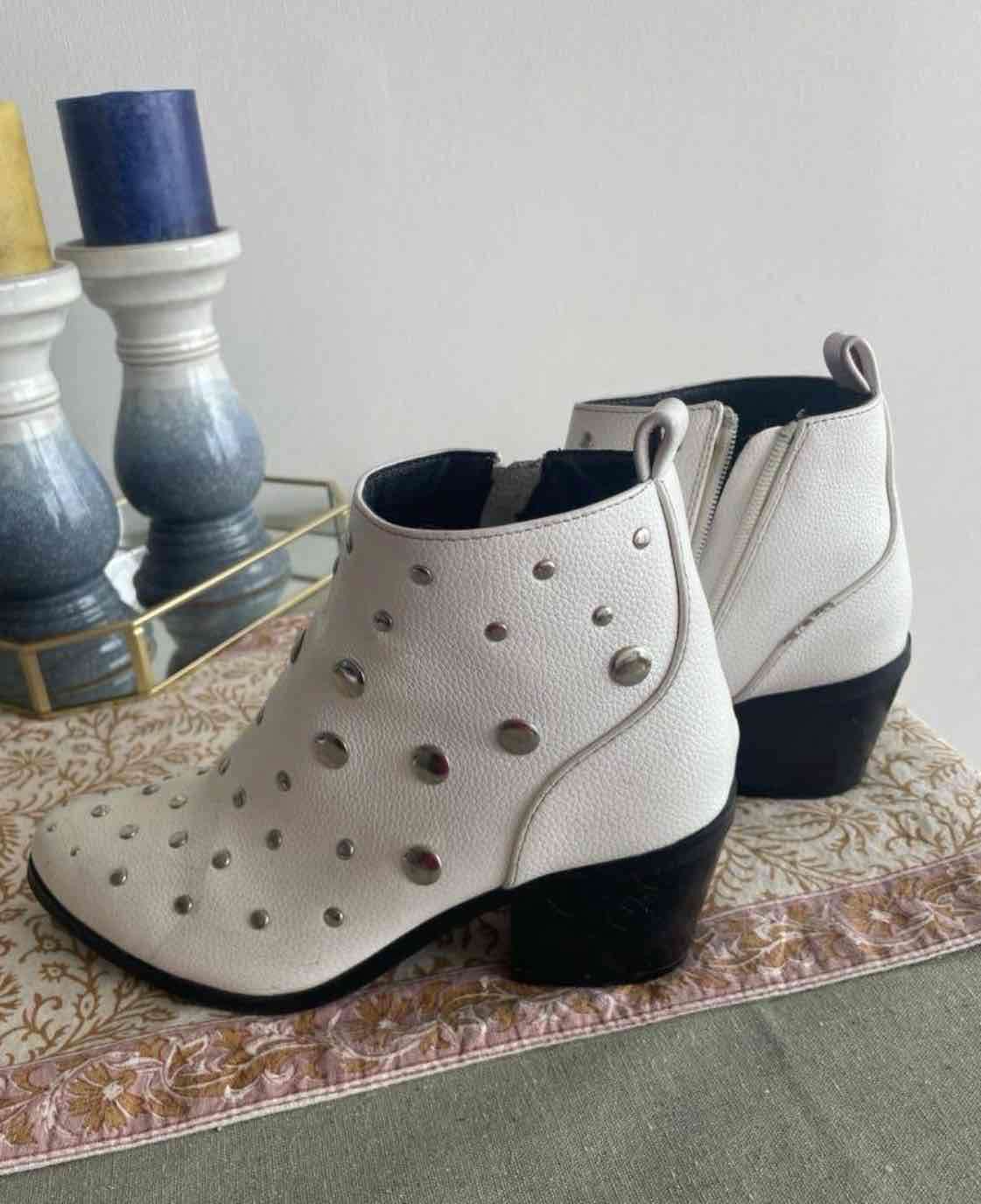 Botines blancos con tachas - miniatura 4