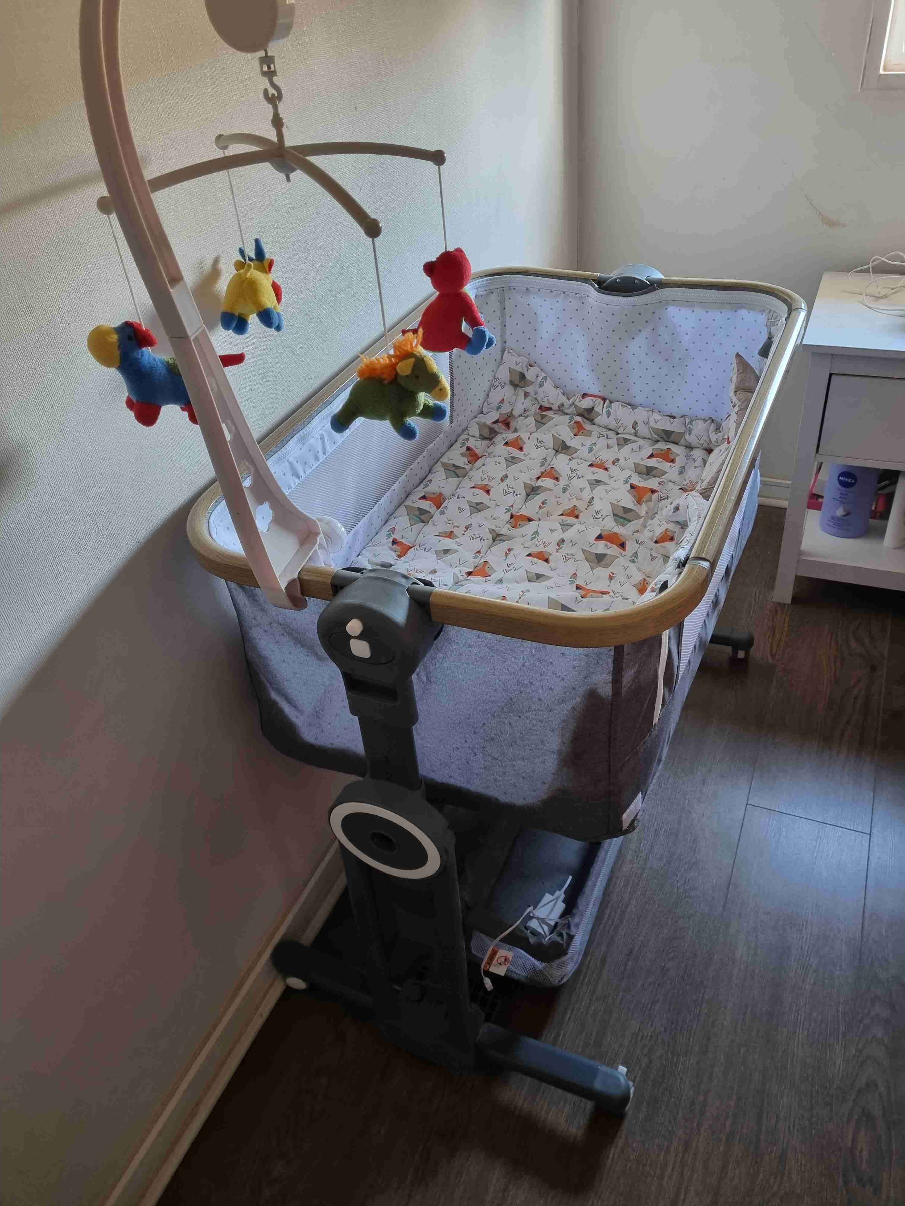 Cuna colecho gris con móvil - miniatura 2