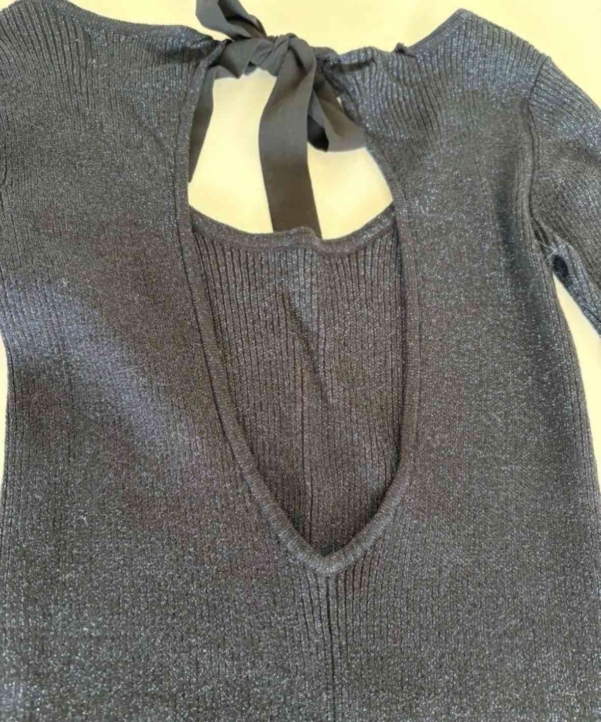 Vestido negro ajustado con lazo - miniatura 3