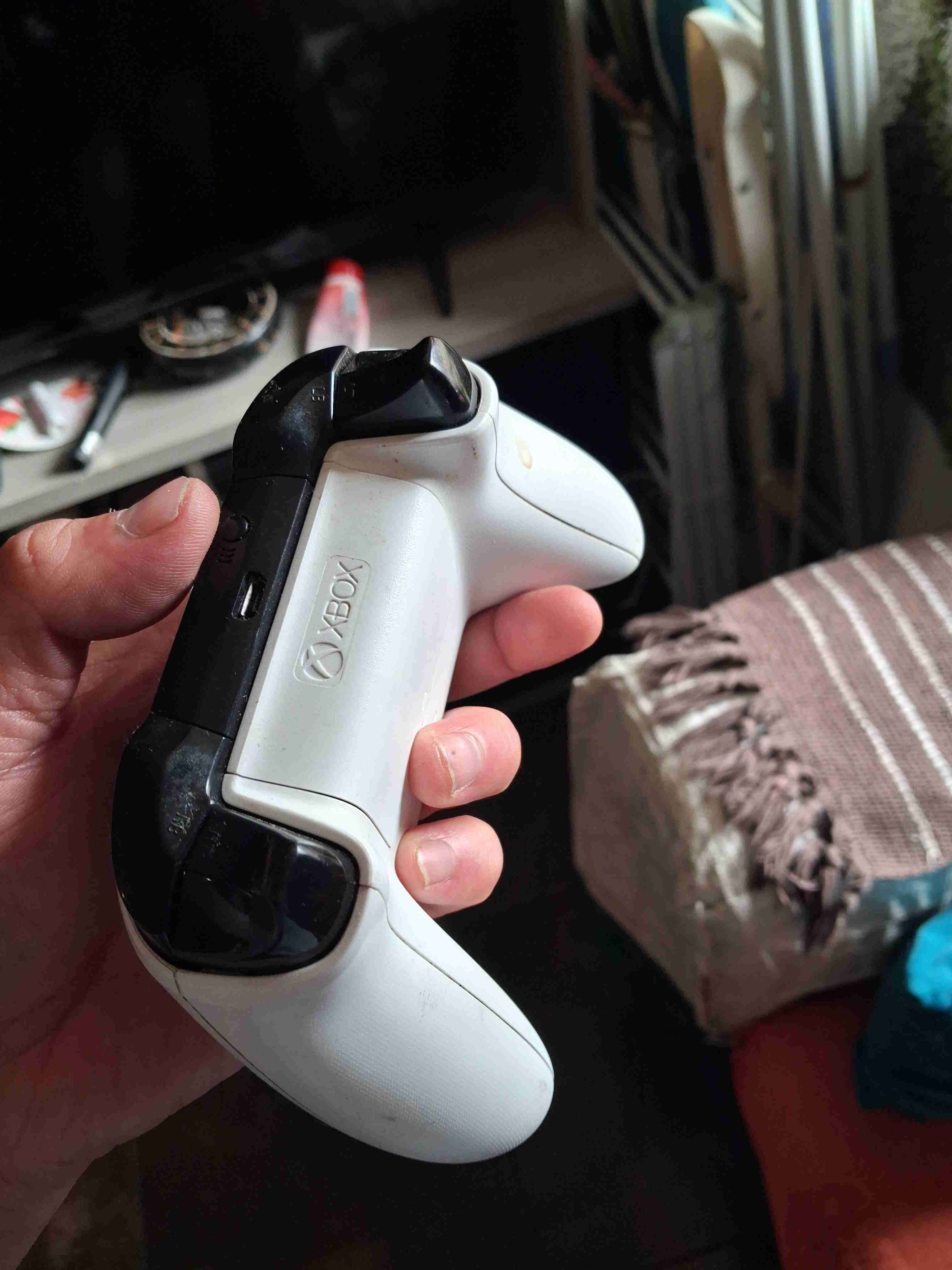 Control Xbox blanco usado - miniatura 2