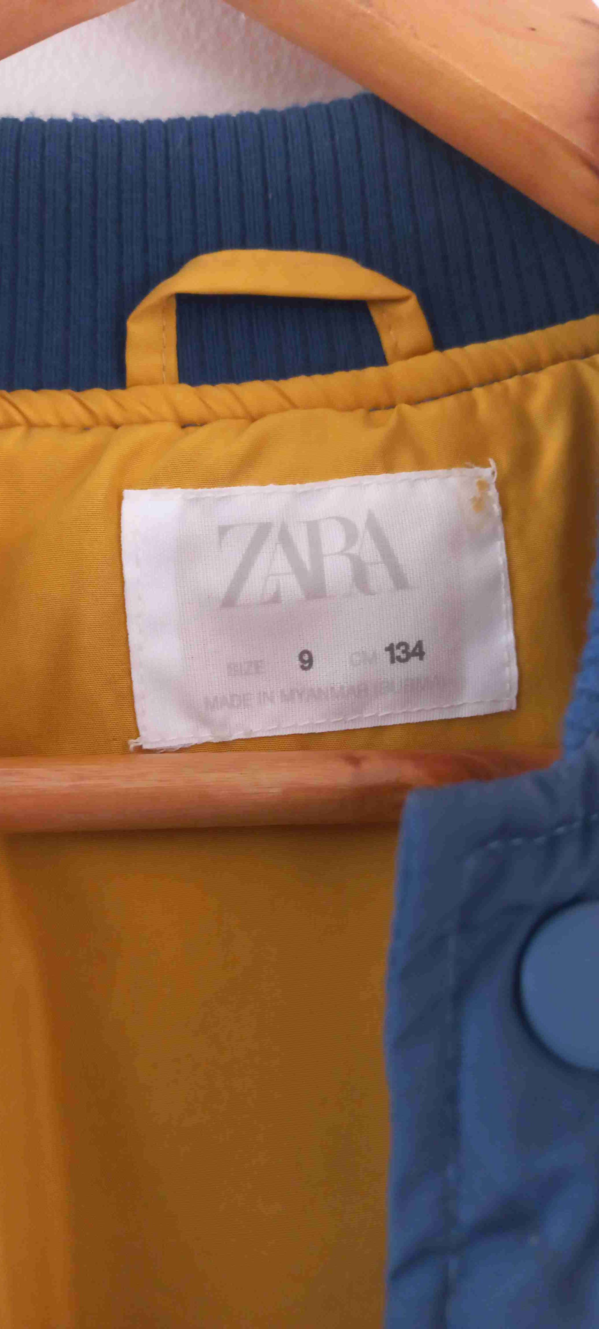 Chaqueta varsity azul y amarilla - miniatura 2