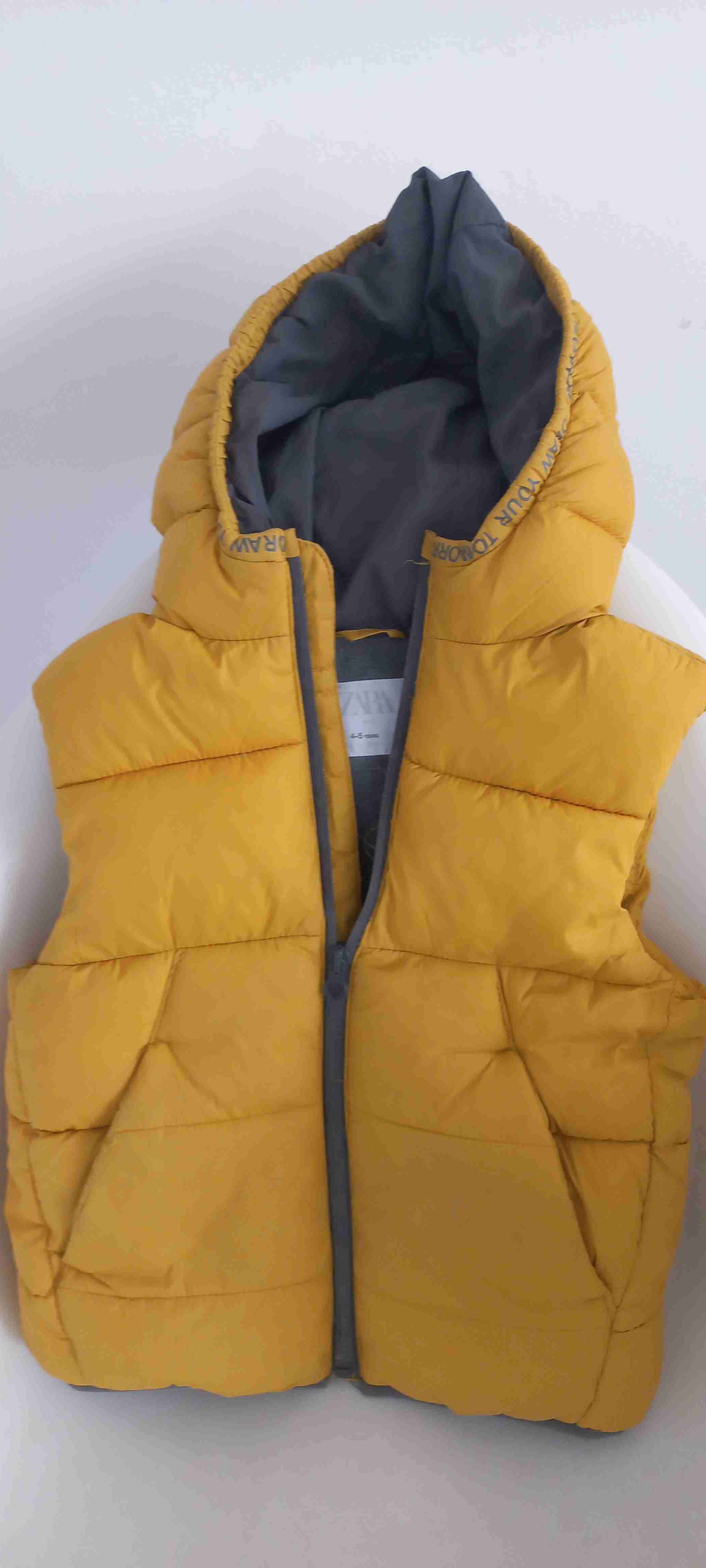 Chaleco acolchado amarillo