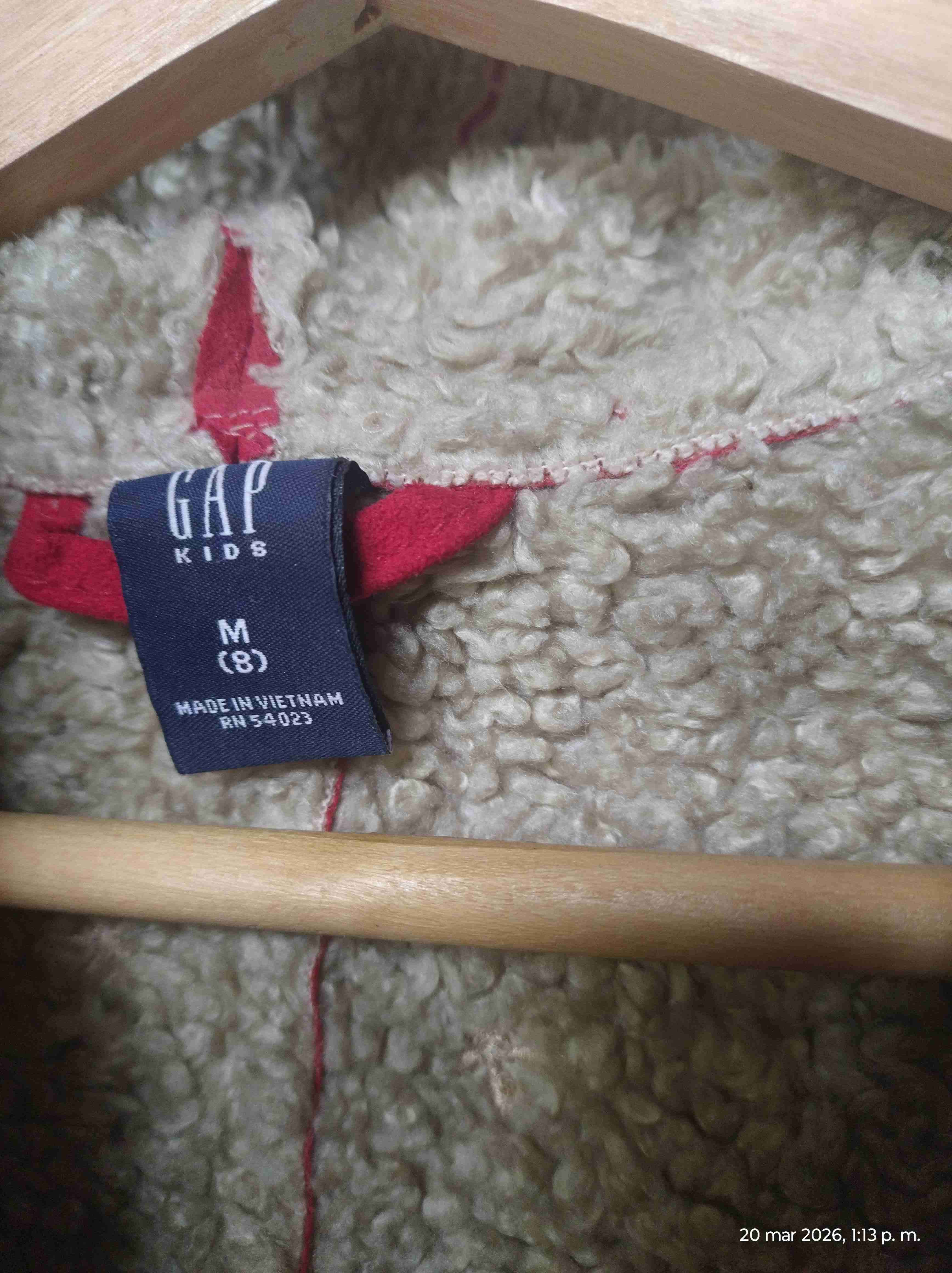 Abrigo rojo con bordados - miniatura 3