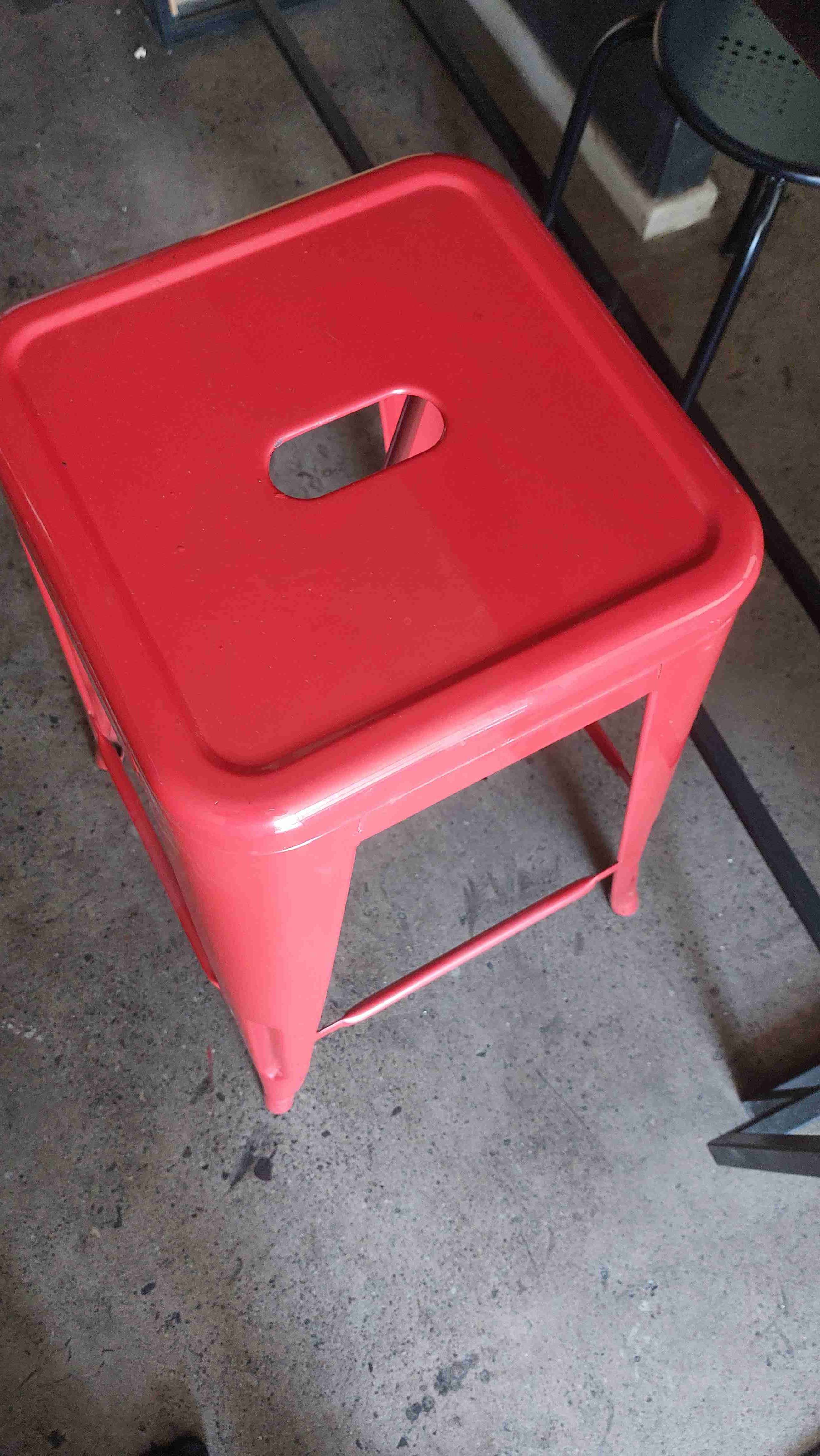 Taburete metálico rojo - miniatura 2