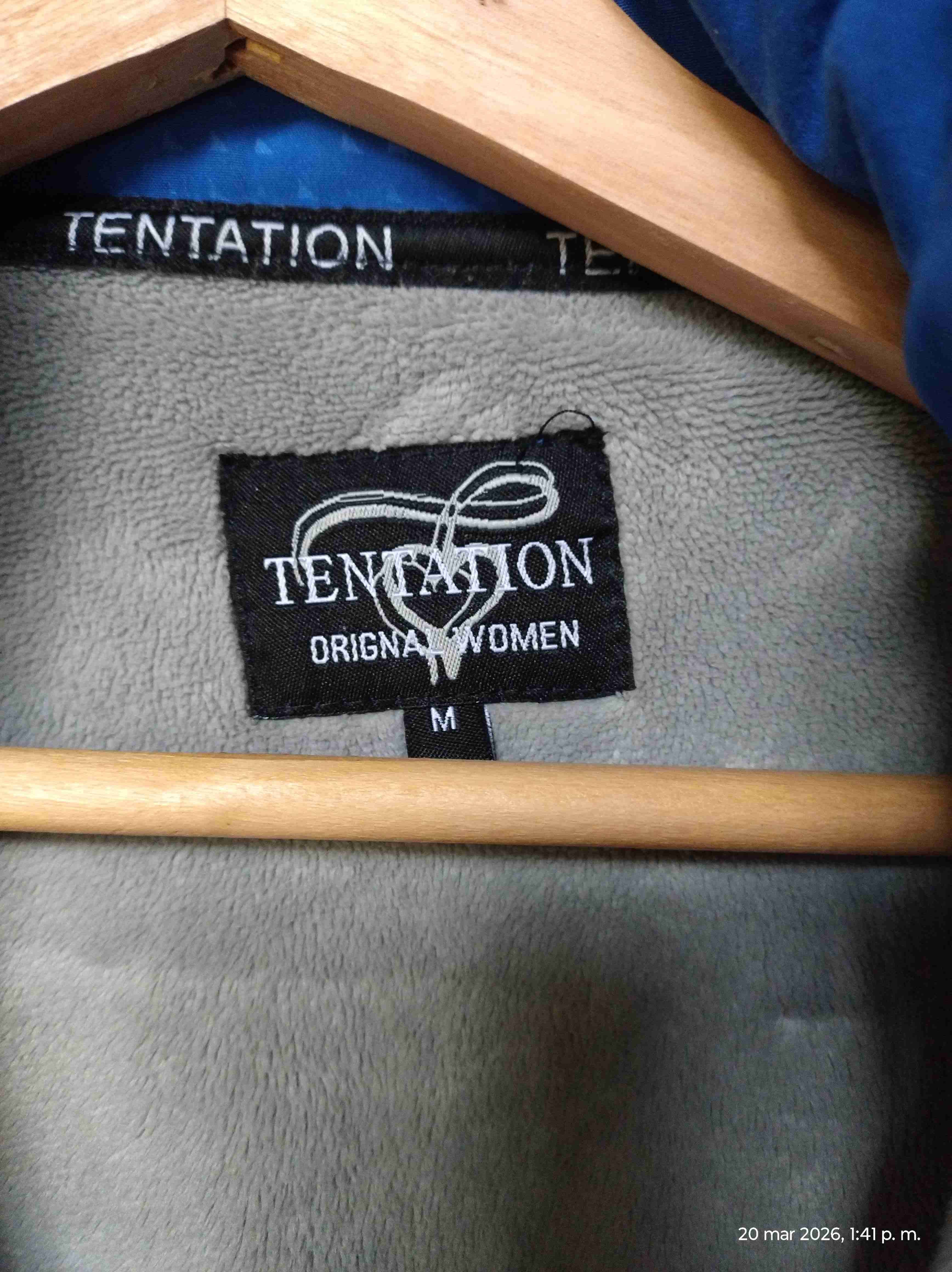 Chaqueta azul con capucha - miniatura 2