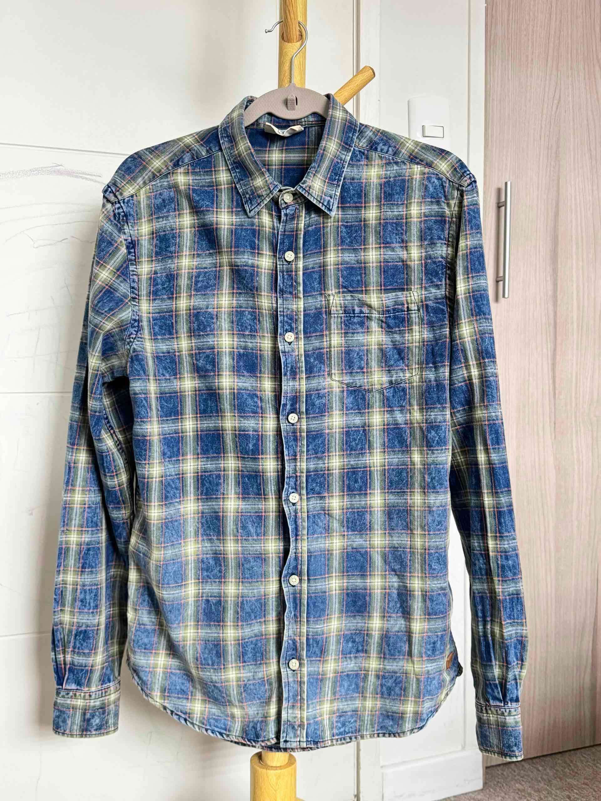 Camisa a cuadros azul y verde