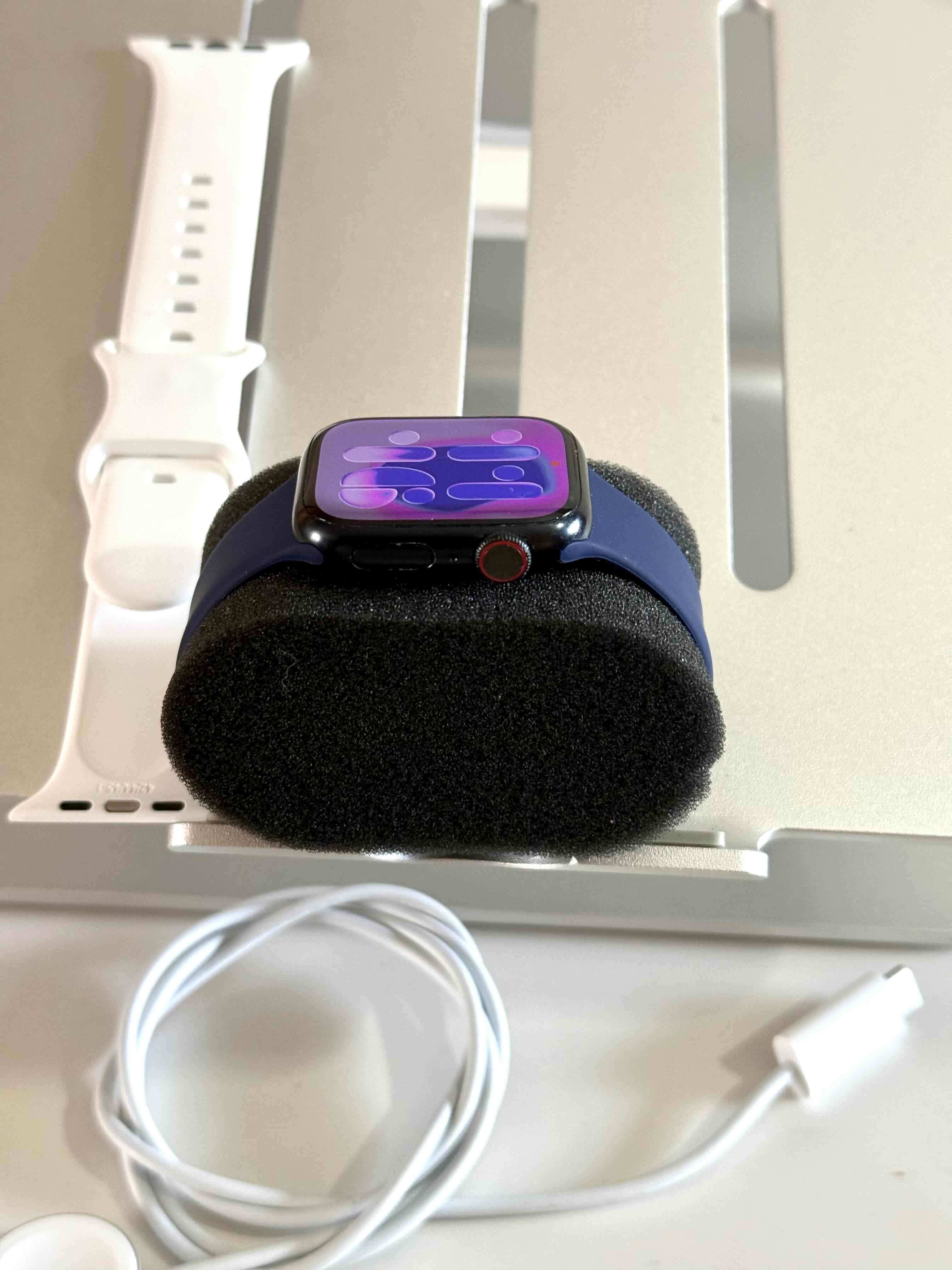 Apple Watch Series 9, 41mm Midnight Aluminum - miniatura 3