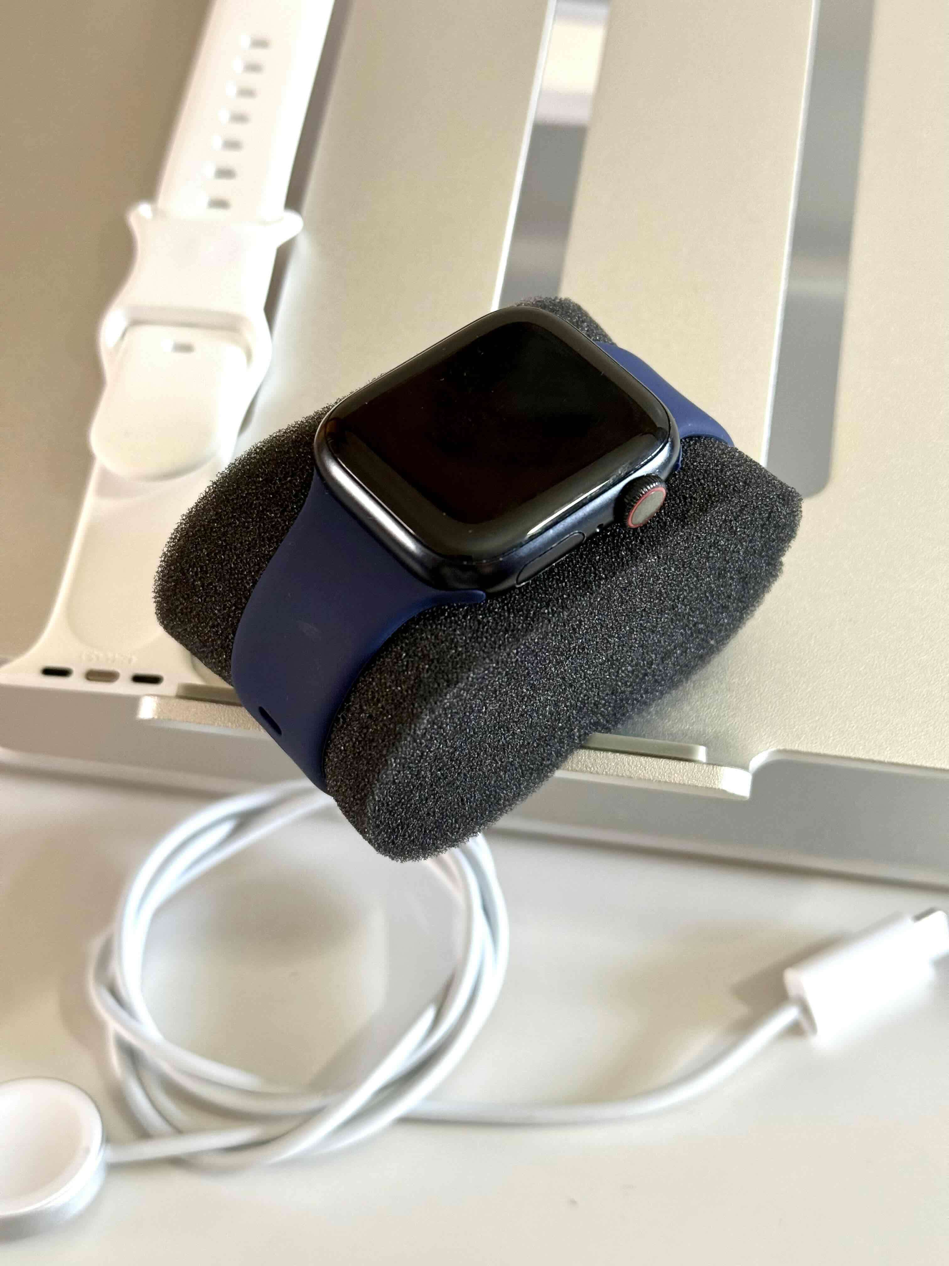 Apple Watch Series 9, 41mm Midnight Aluminum - miniatura 5