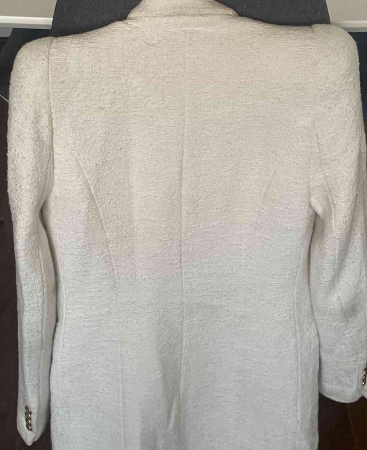 Blazer blanco con botones decorativos - miniatura 3