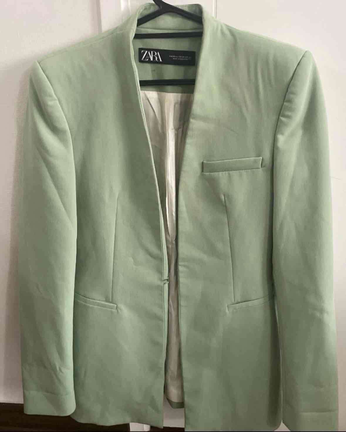 Blazer verde Zara para mujer