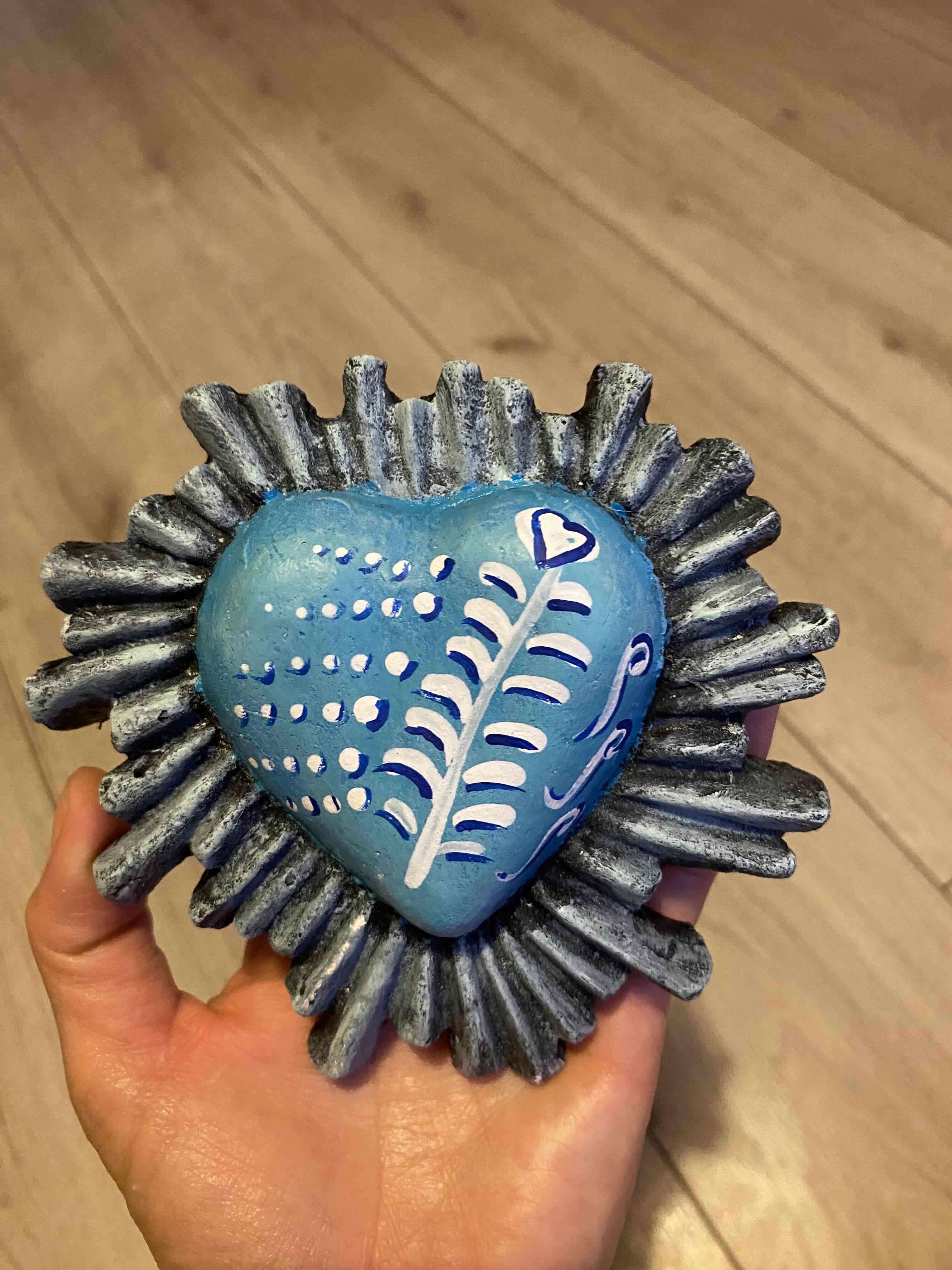 Corazón decorativo artesanal con alas - miniatura 3