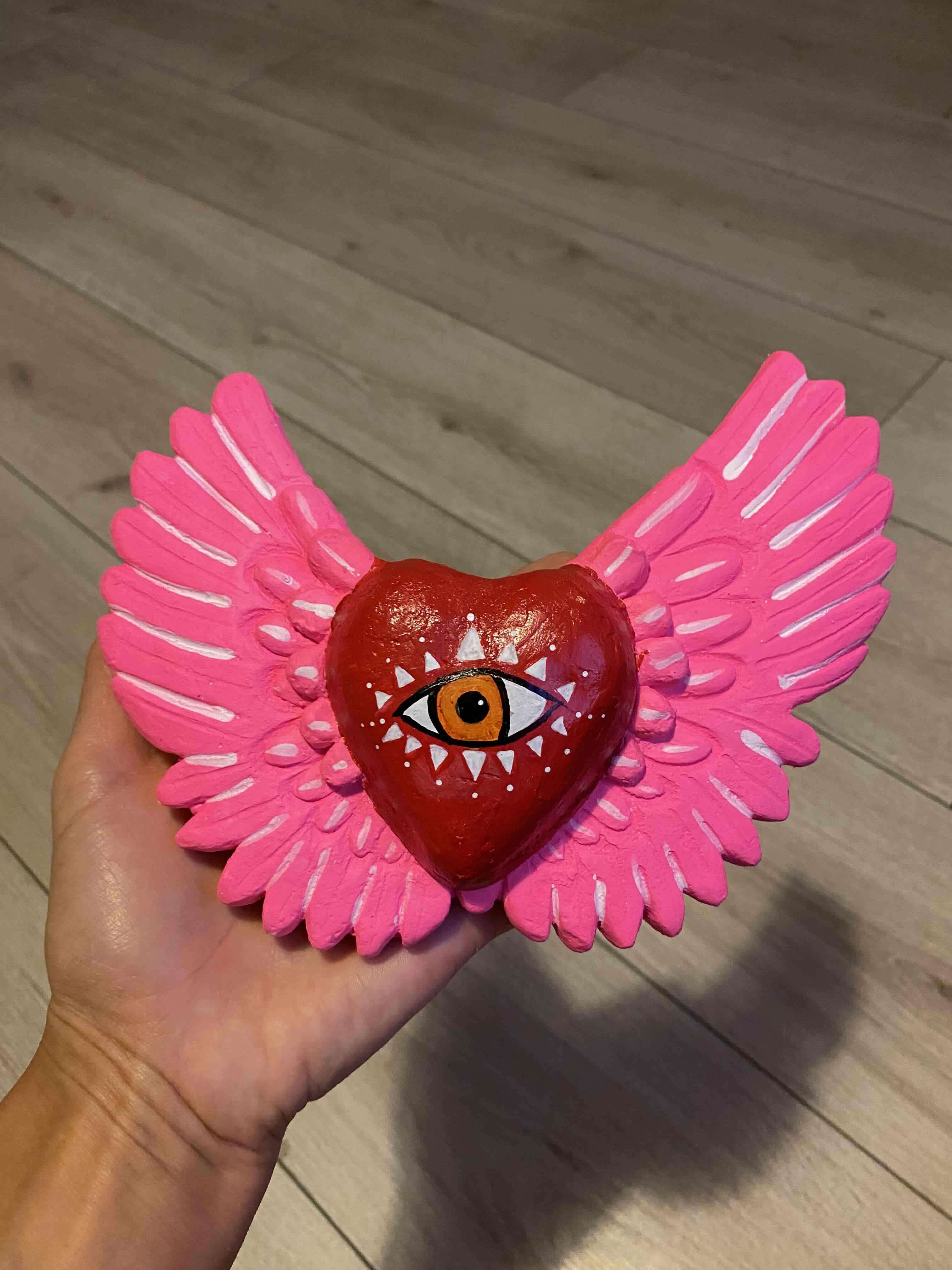 Corazón decorativo artesanal con alas - miniatura 5