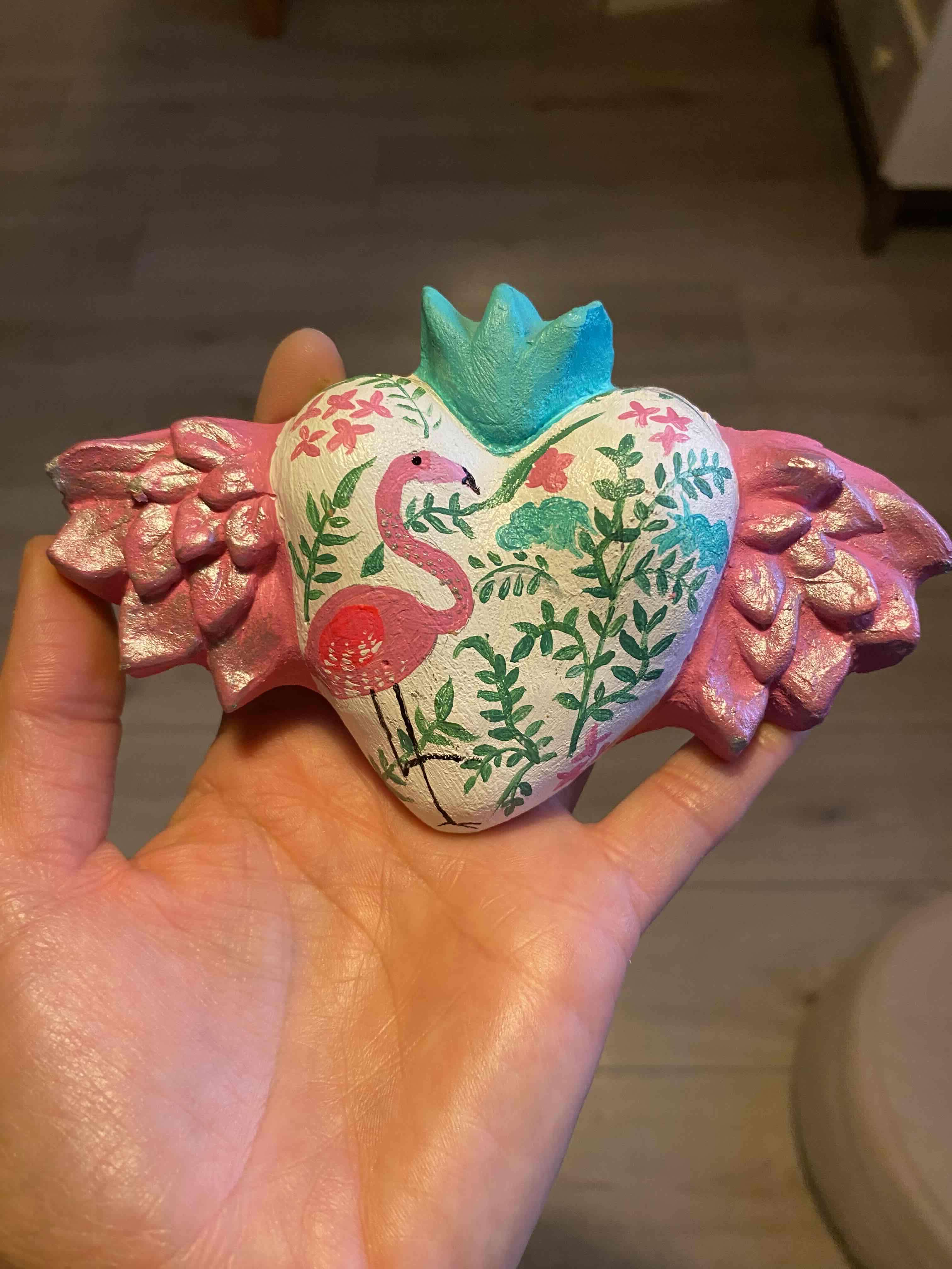 Corazón decorativo artesanal con alas - miniatura 6